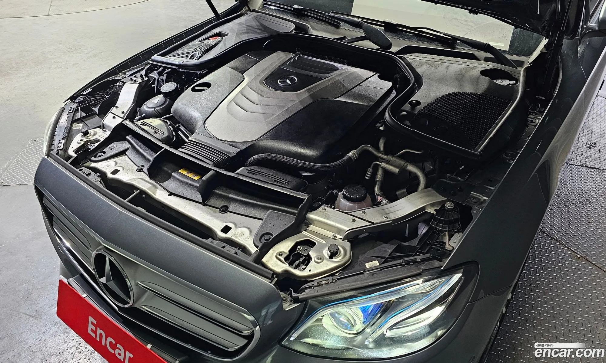 Mercedes-Benz E-Klasse E350D 2017 - фотография 12112505