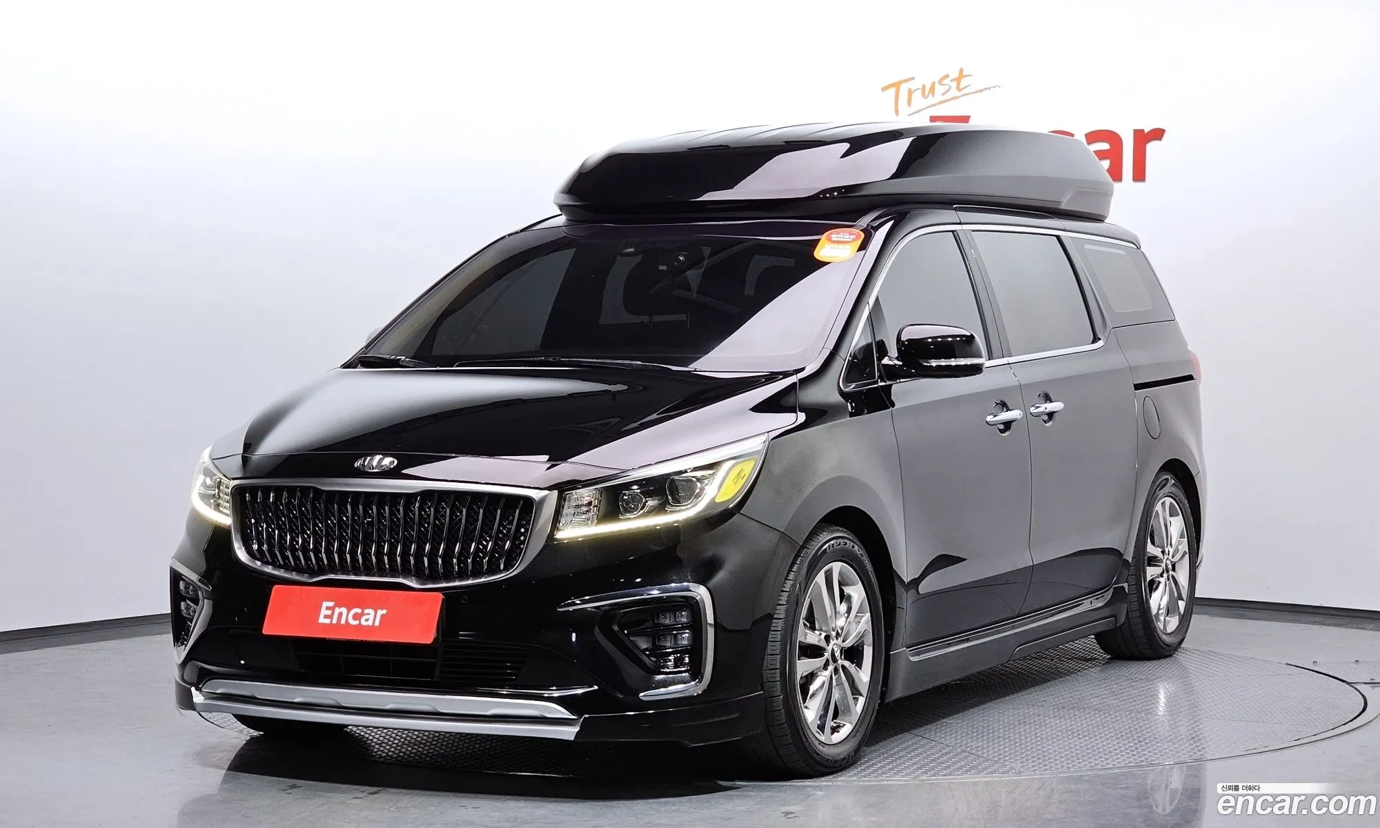 Kia Carnival Gasoline 9-Seater High Limousine 2017 - фотография 13121336
