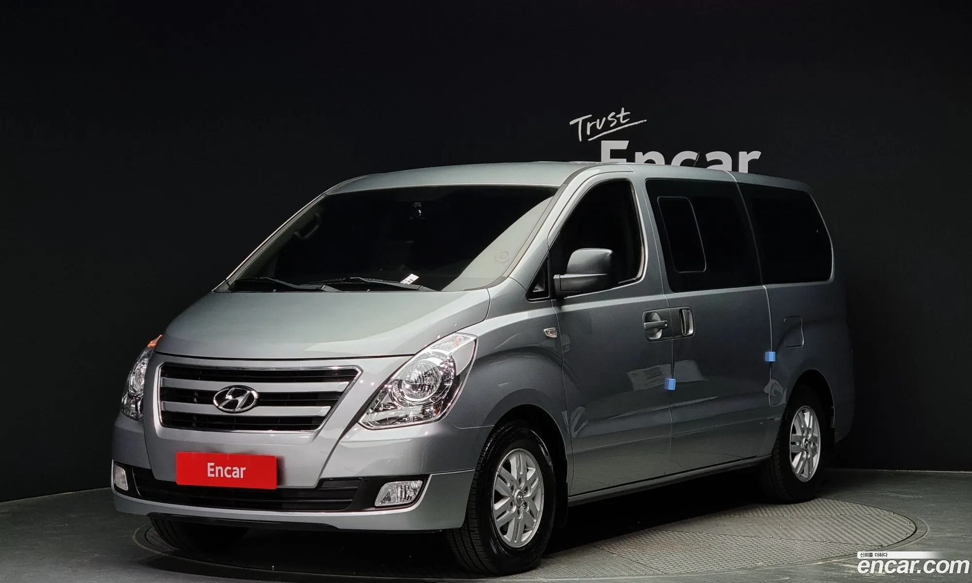 Hyundai Starex 12-Seater Wagon 2017 - фотография 11881920