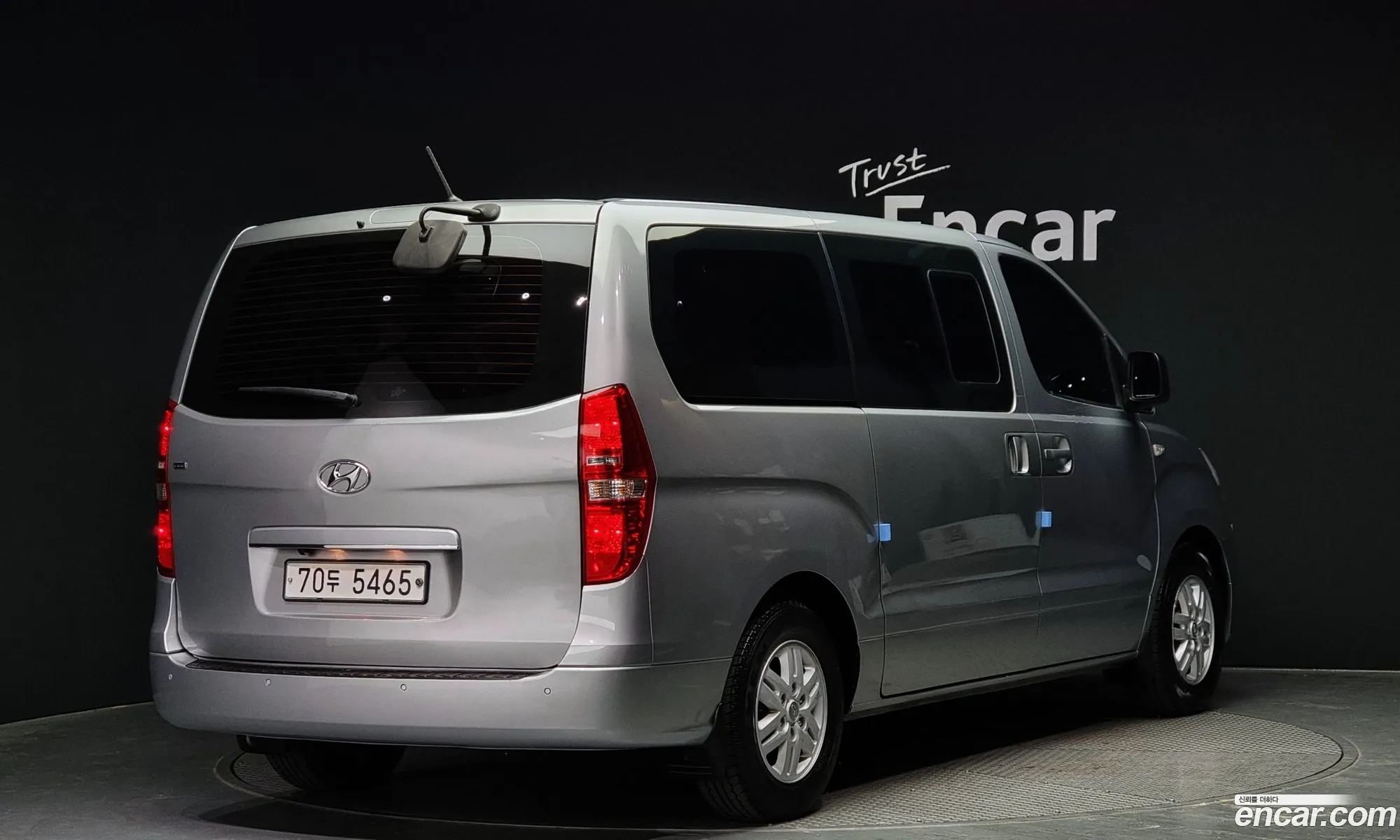 Hyundai Starex 12-Seater Wagon 2017 - фотография 11881921