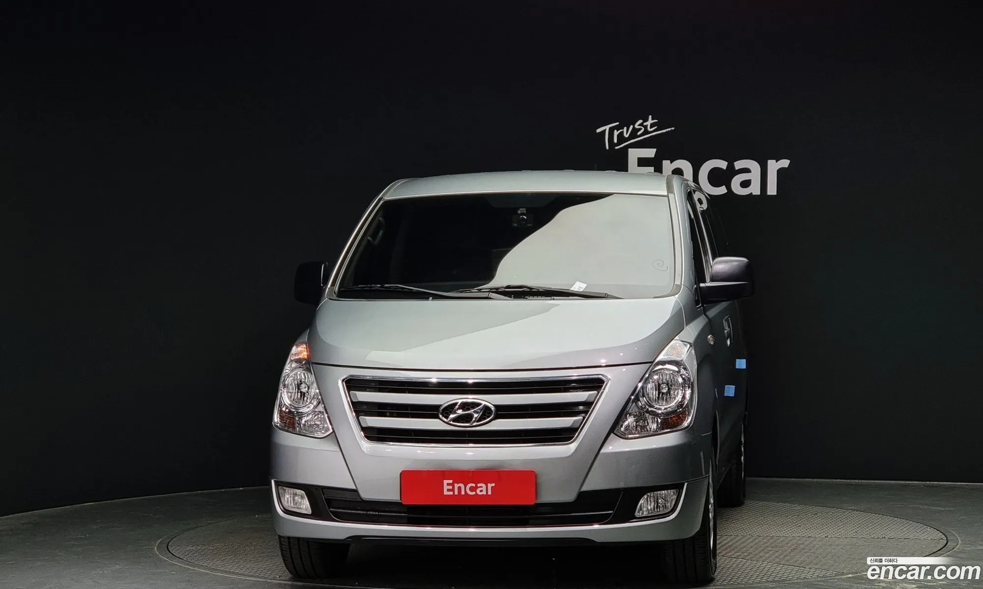 Hyundai Starex 12-Seater Wagon 2017 - фотография 11881922
