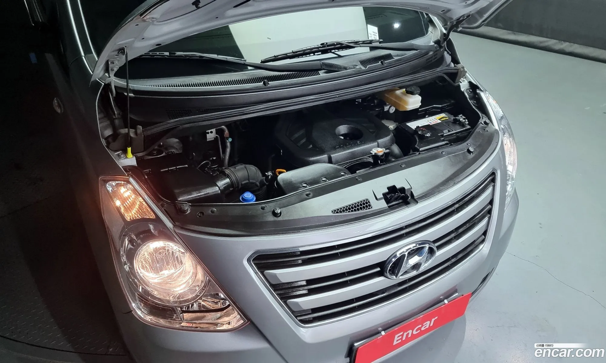 Hyundai Starex 12-Seater Wagon 2017 - фотография 11881925