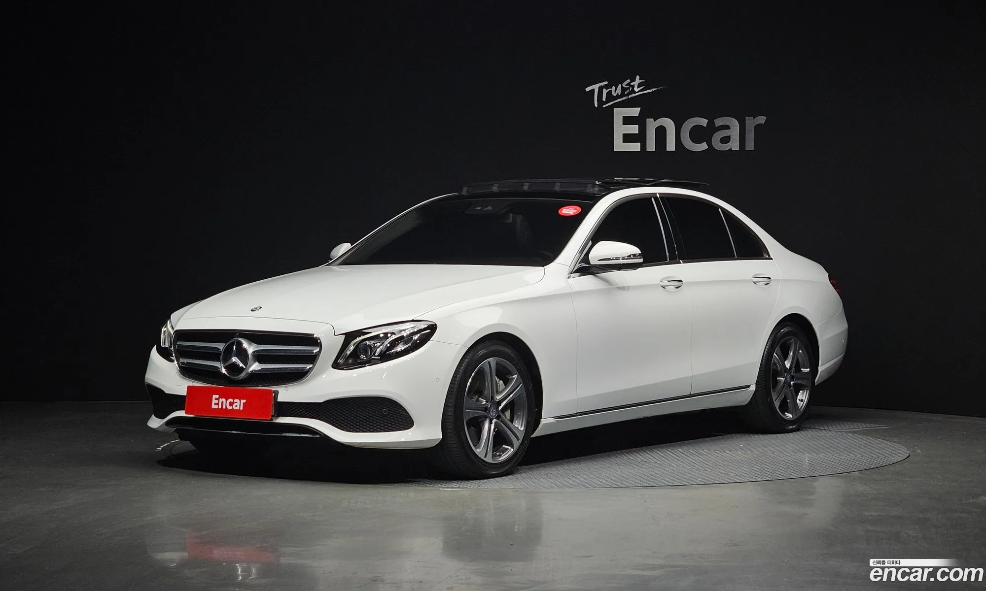 Mercedes-Benz E-Klasse E300 Avantgarde 2017 - фотография 12470317