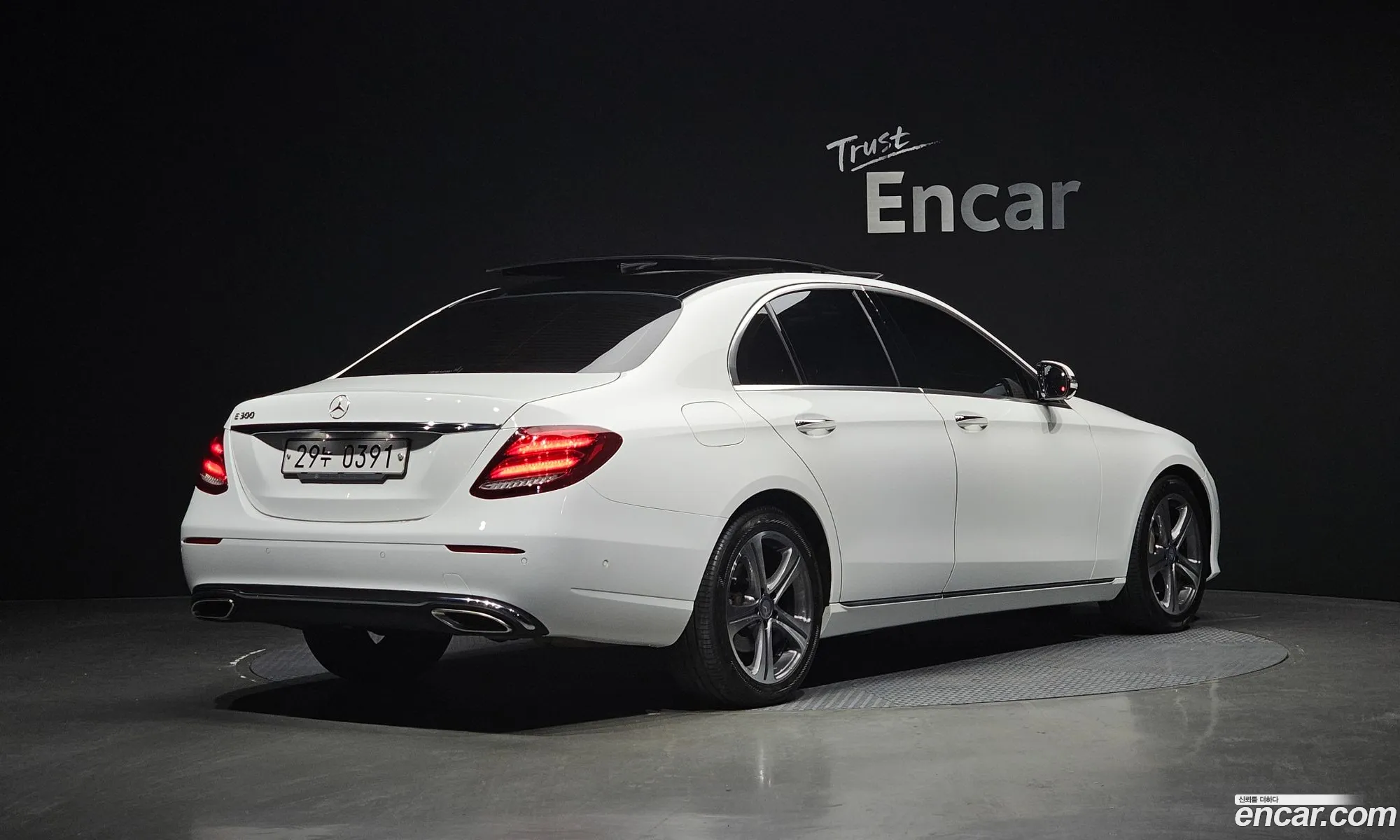 Mercedes-Benz E-Klasse E300 Avantgarde 2017 - фотография 12470318