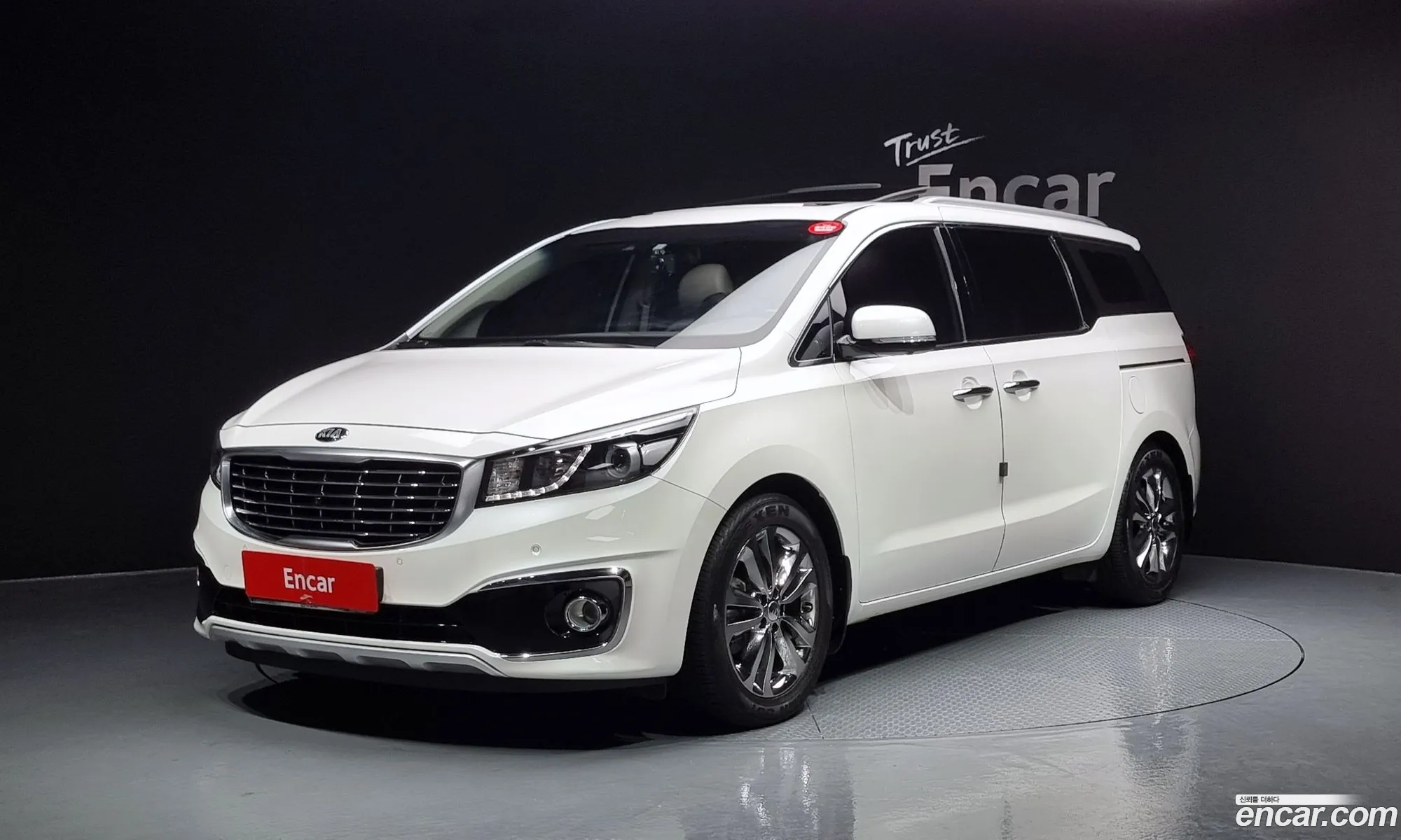 Kia Carnival Gasoline 7-Seater Limousine 2016 - фотография 12469606