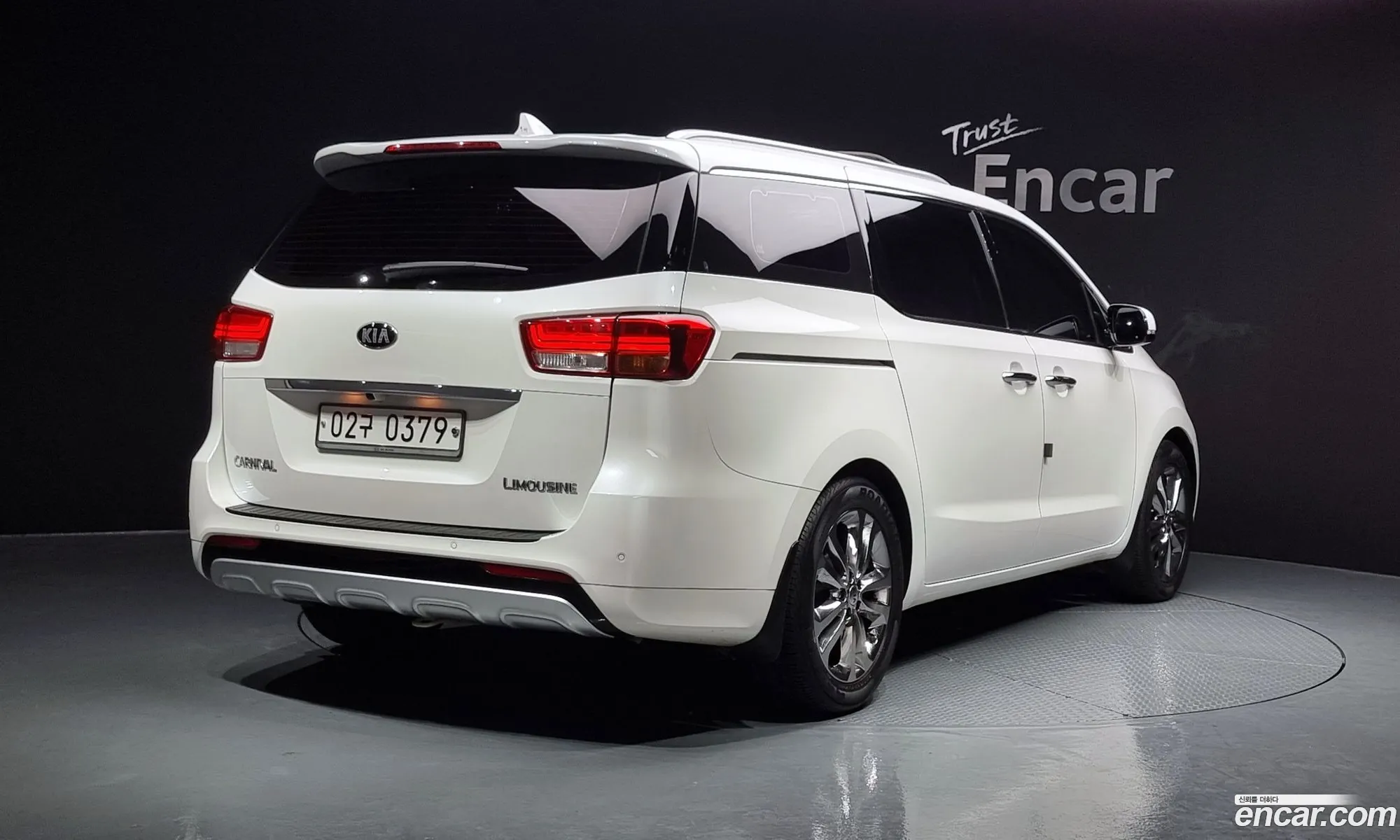 Kia Carnival Gasoline 7-Seater Limousine 2016 - фотография 12469607