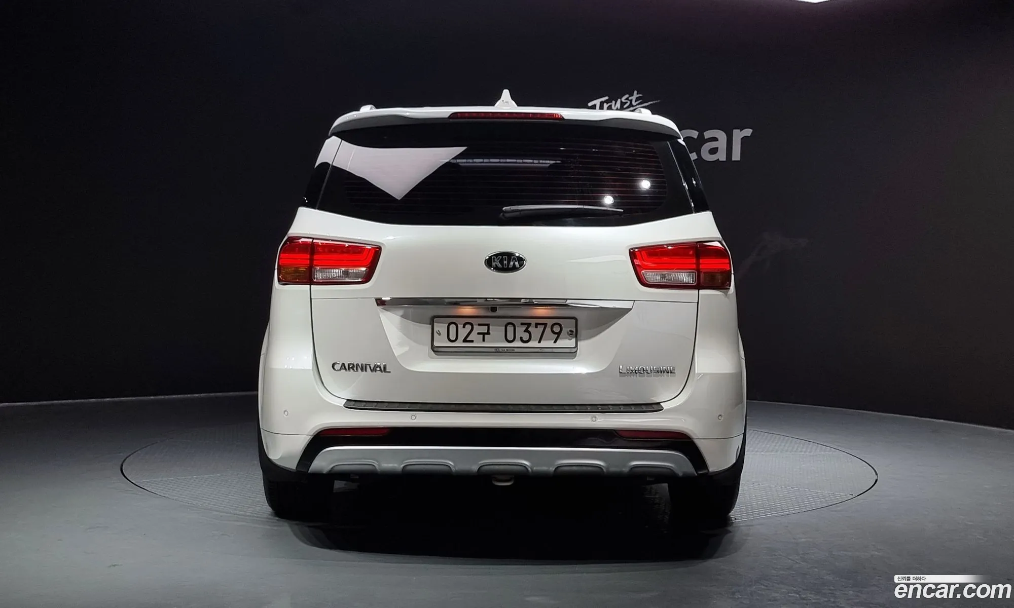 Kia Carnival Gasoline 7-Seater Limousine 2016 - фотография 12469609