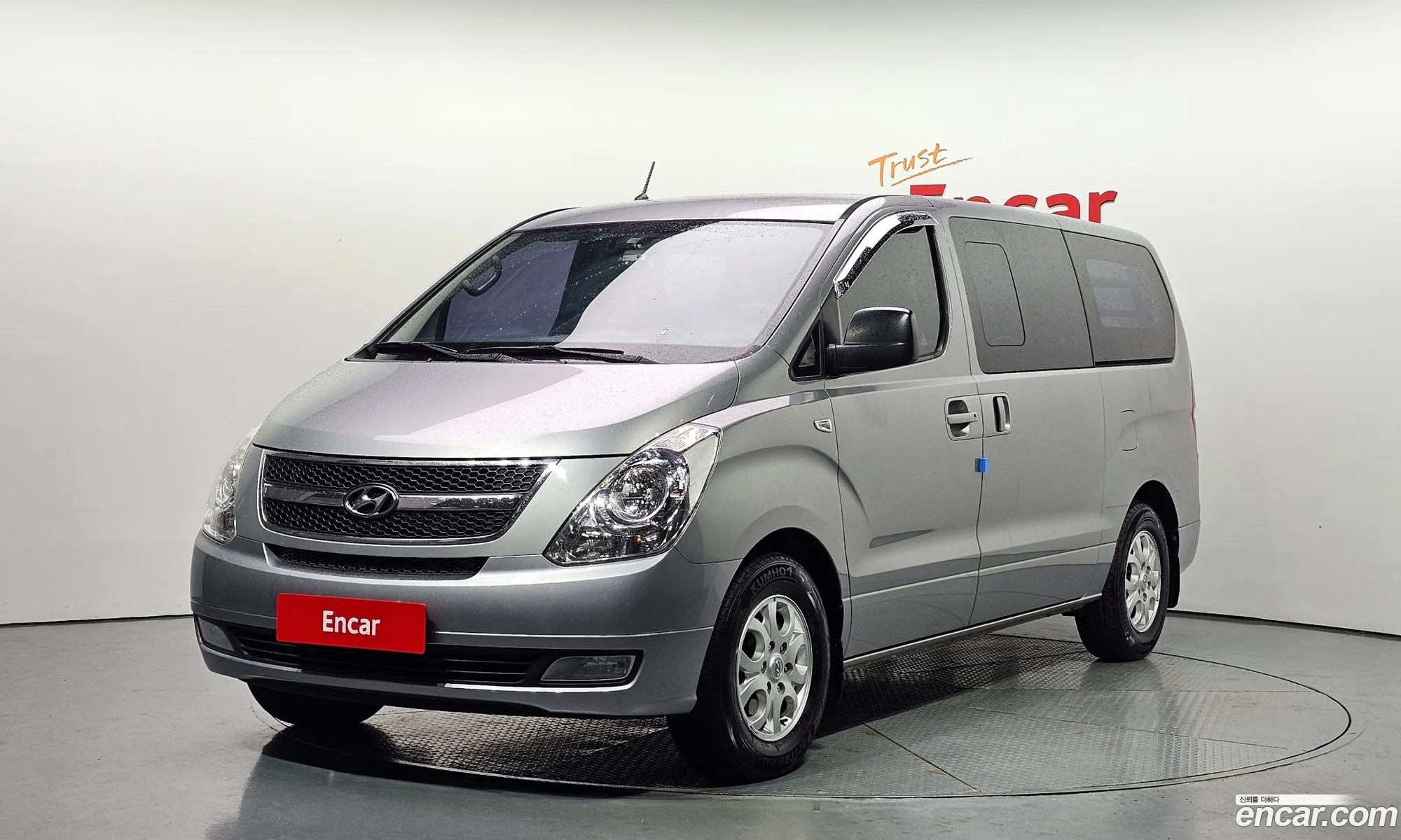 Hyundai Starex 5-Seater Van 2015 - фотография 12182630
