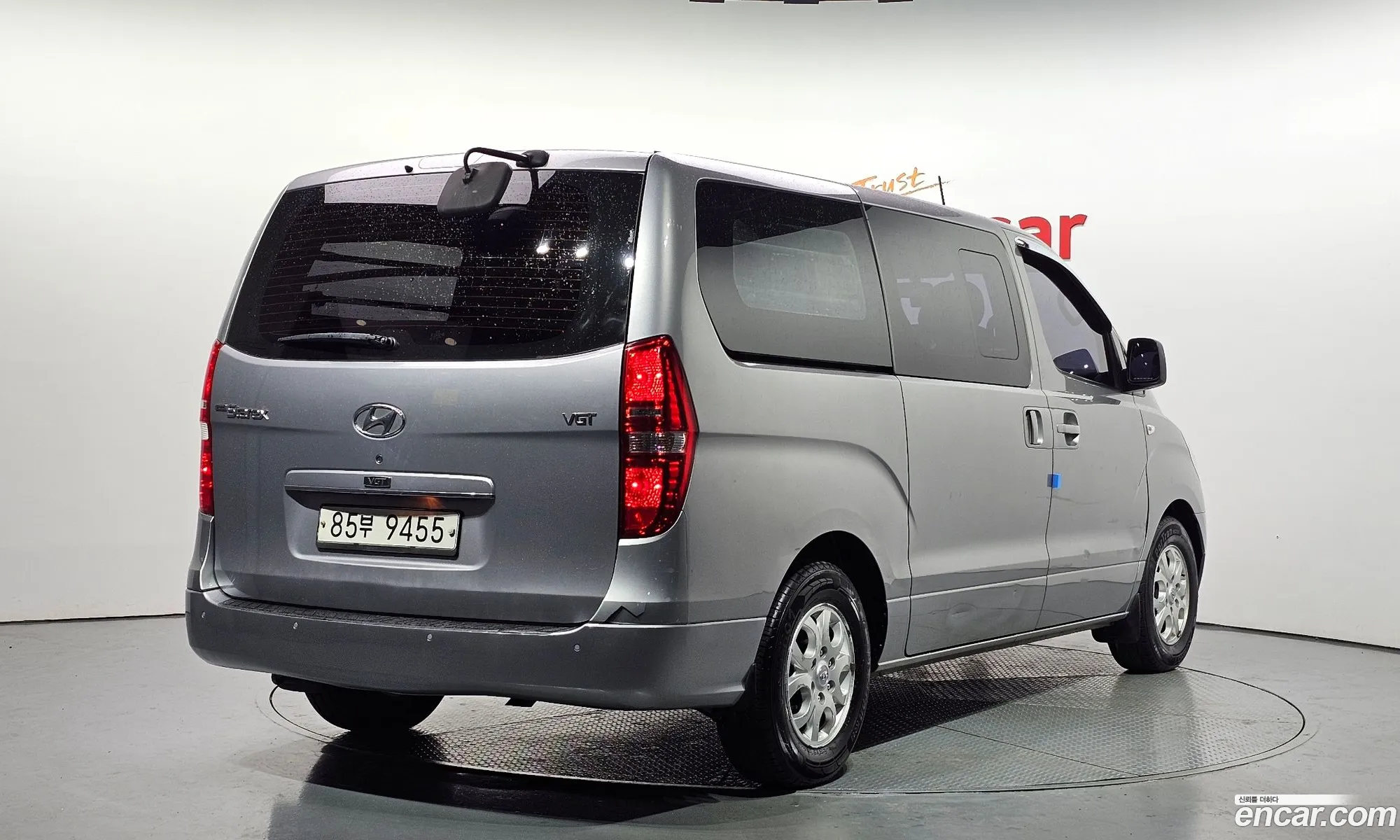 Hyundai Starex 5-Seater Van 2015 - фотография 12182631