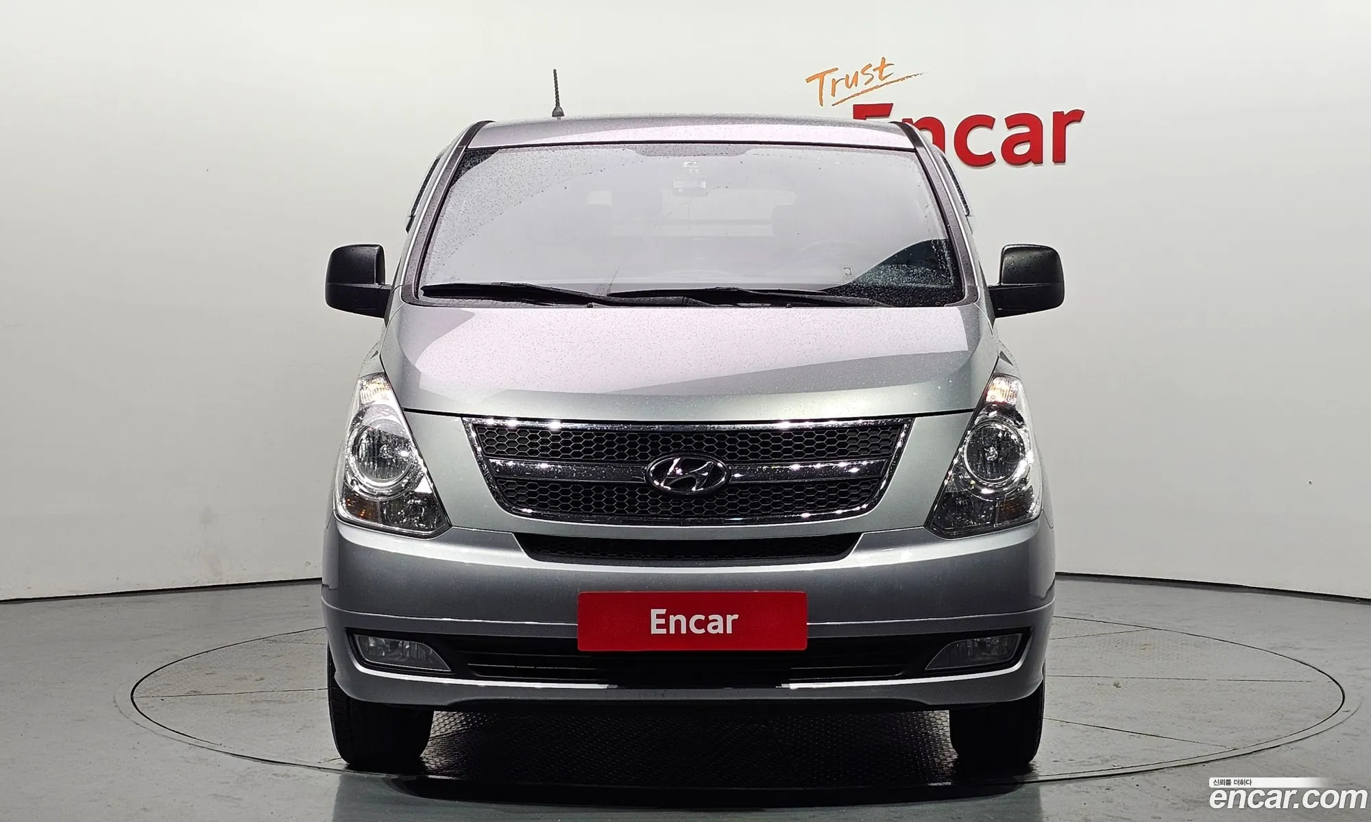 Hyundai Starex 5-Seater Van 2015 - фотография 12182633