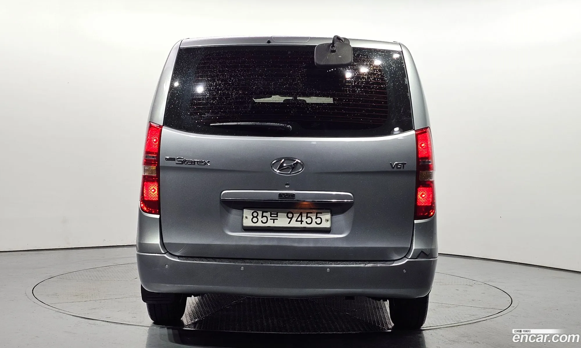 Hyundai Starex 5-Seater Van 2015 - фотография 12182635