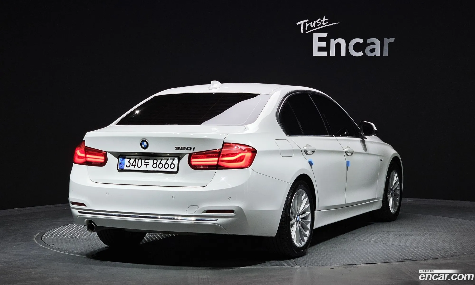 BMW 3Er 320I Luxury 2018 - фотография 12187570