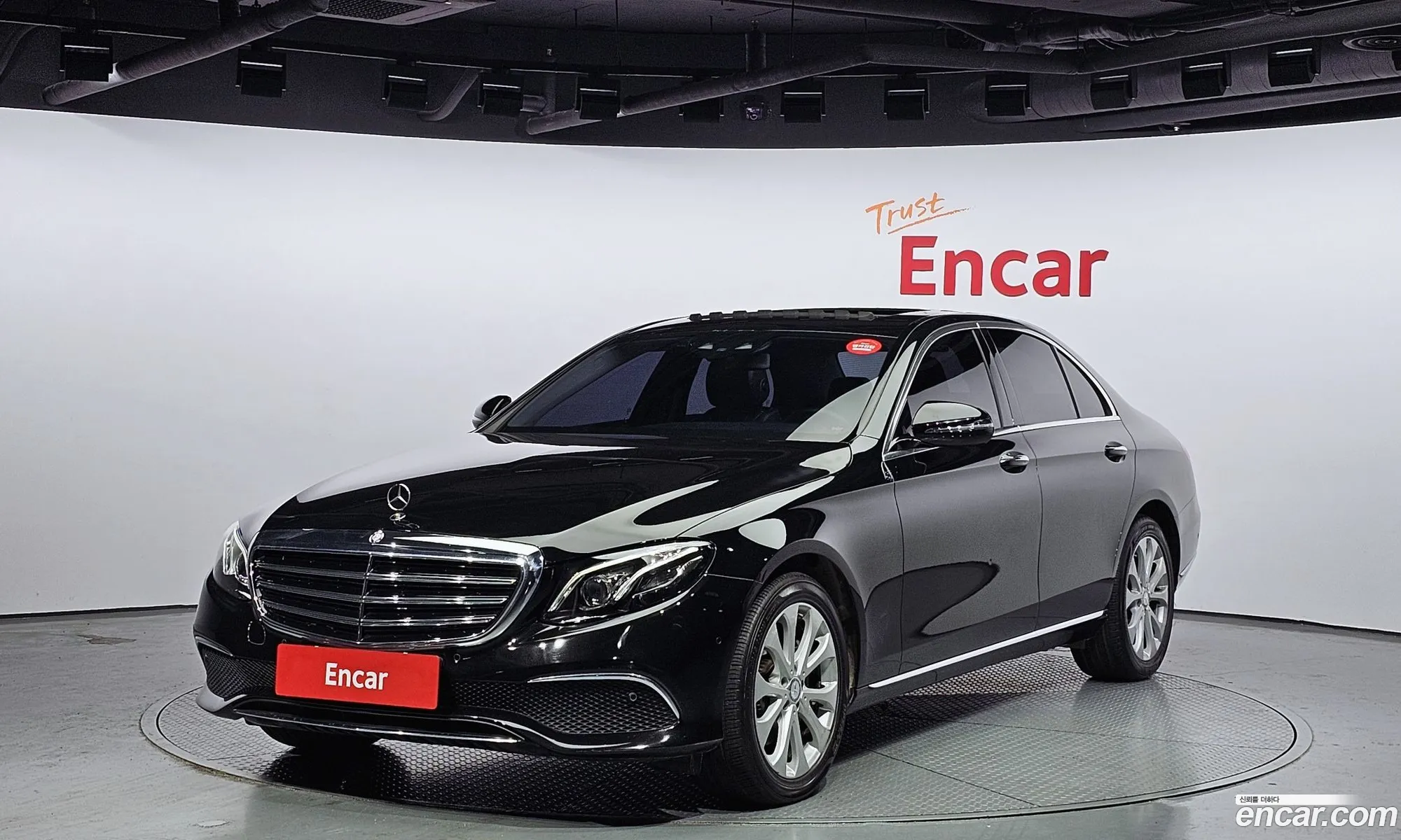 Mercedes-Benz E-Klasse E220D Exclusive 2017 - фотография 12112537