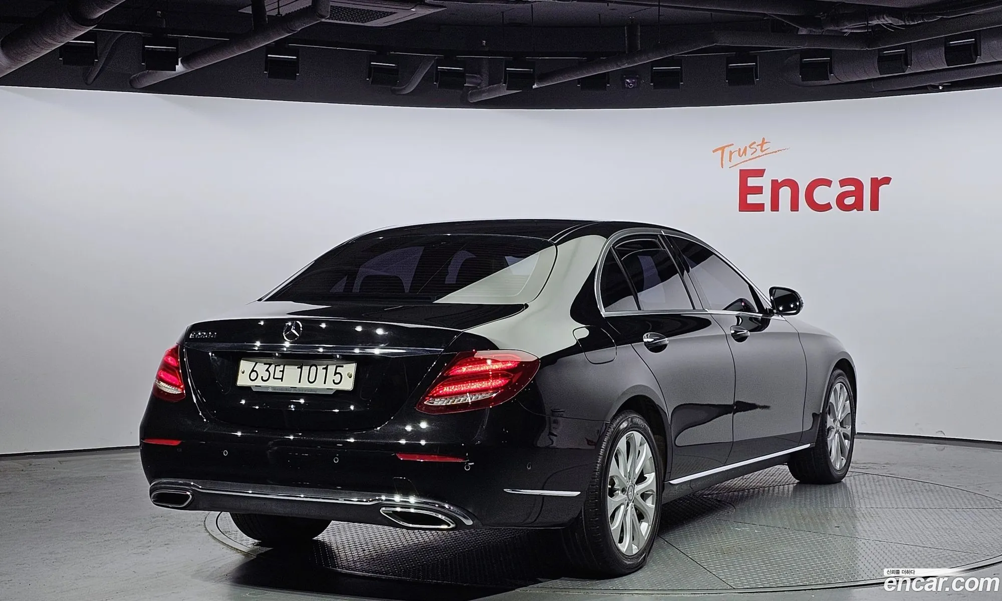 Mercedes-Benz E-Klasse E220D Exclusive 2017 - фотография 12112538