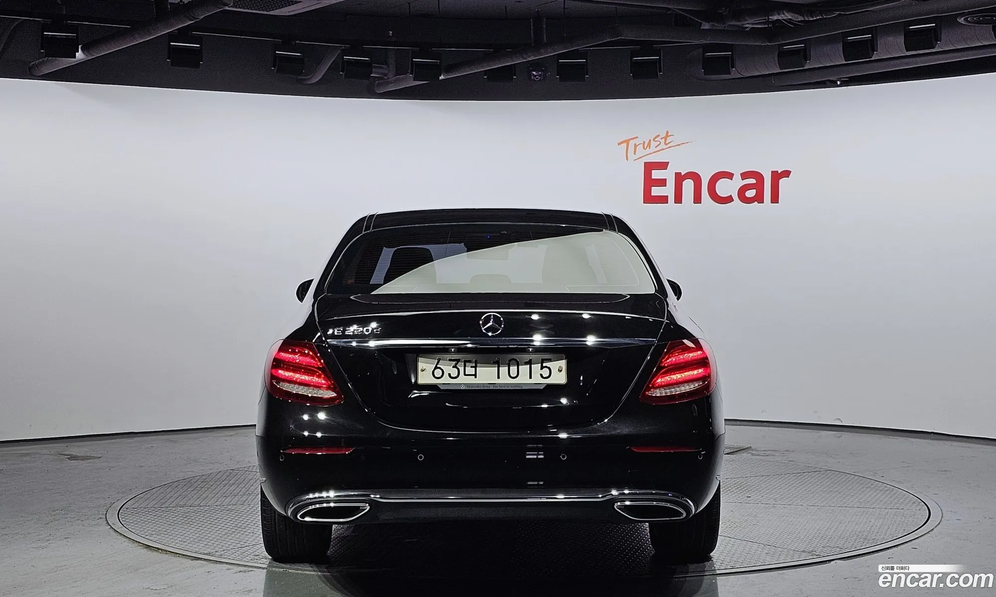 Mercedes-Benz E-Klasse E220D Exclusive 2017 - фотография 12112540