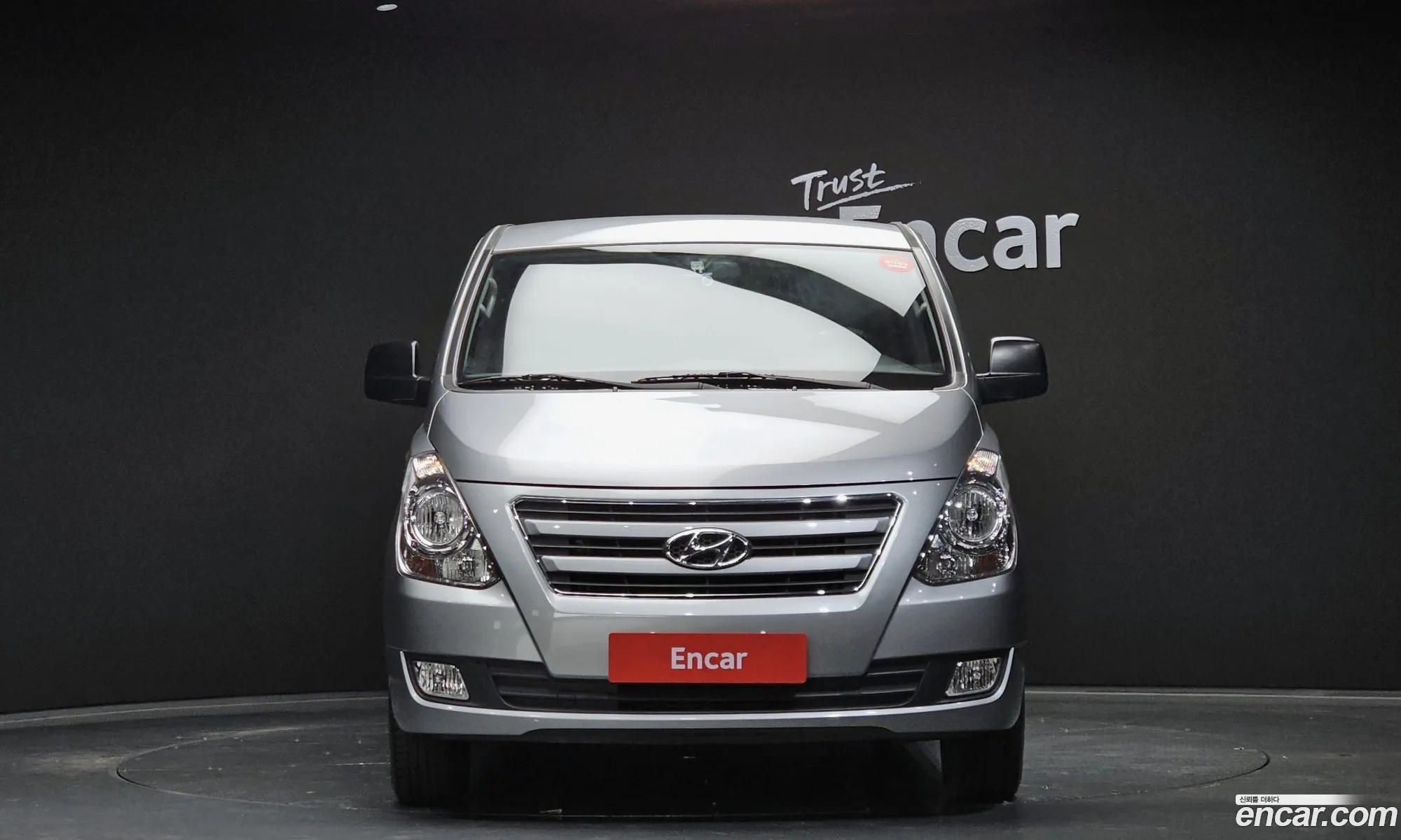 Hyundai Starex 12-Seater Wagon 2017 - фотография 18499070