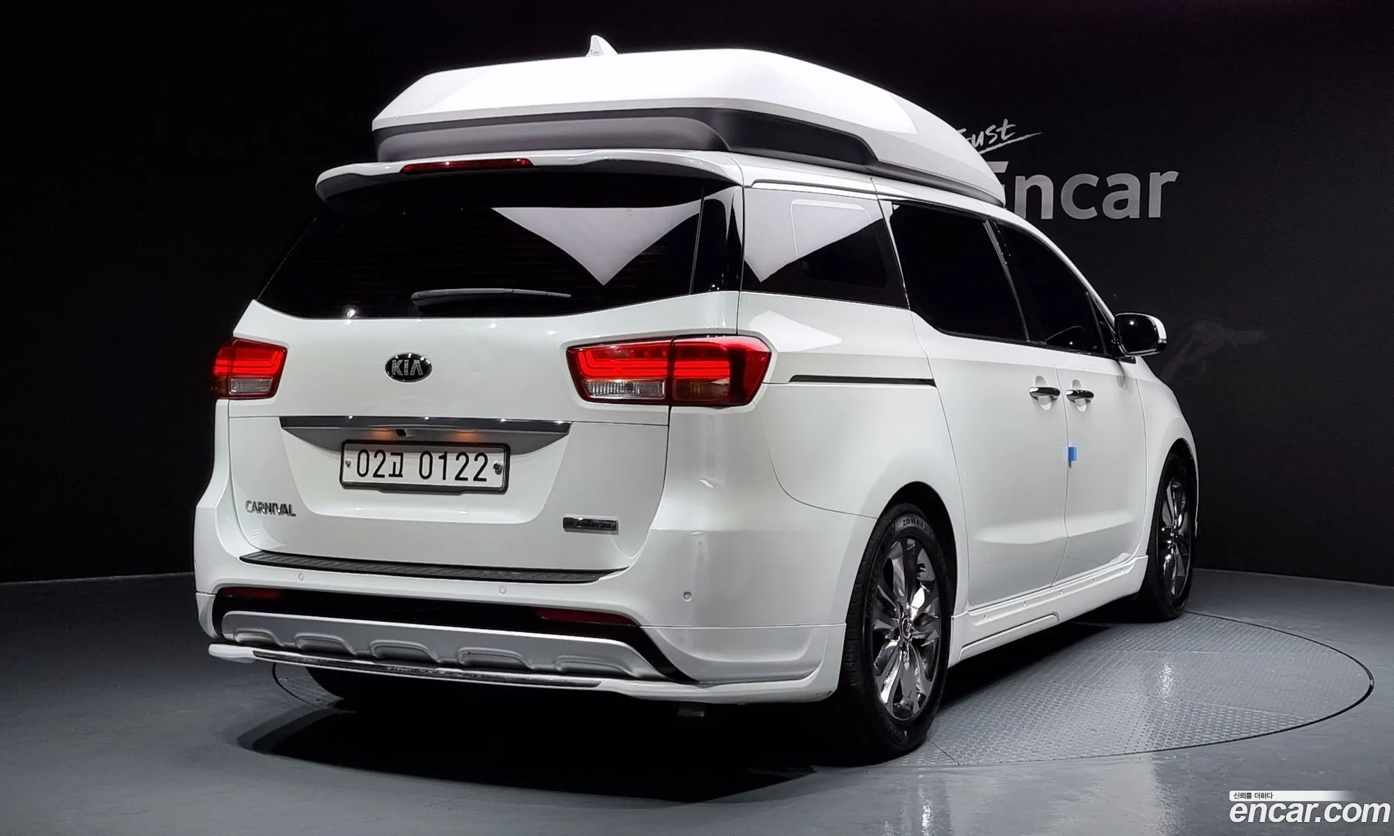 Kia Carnival 9-Seater High Limousine 2017 - фотография 18589024