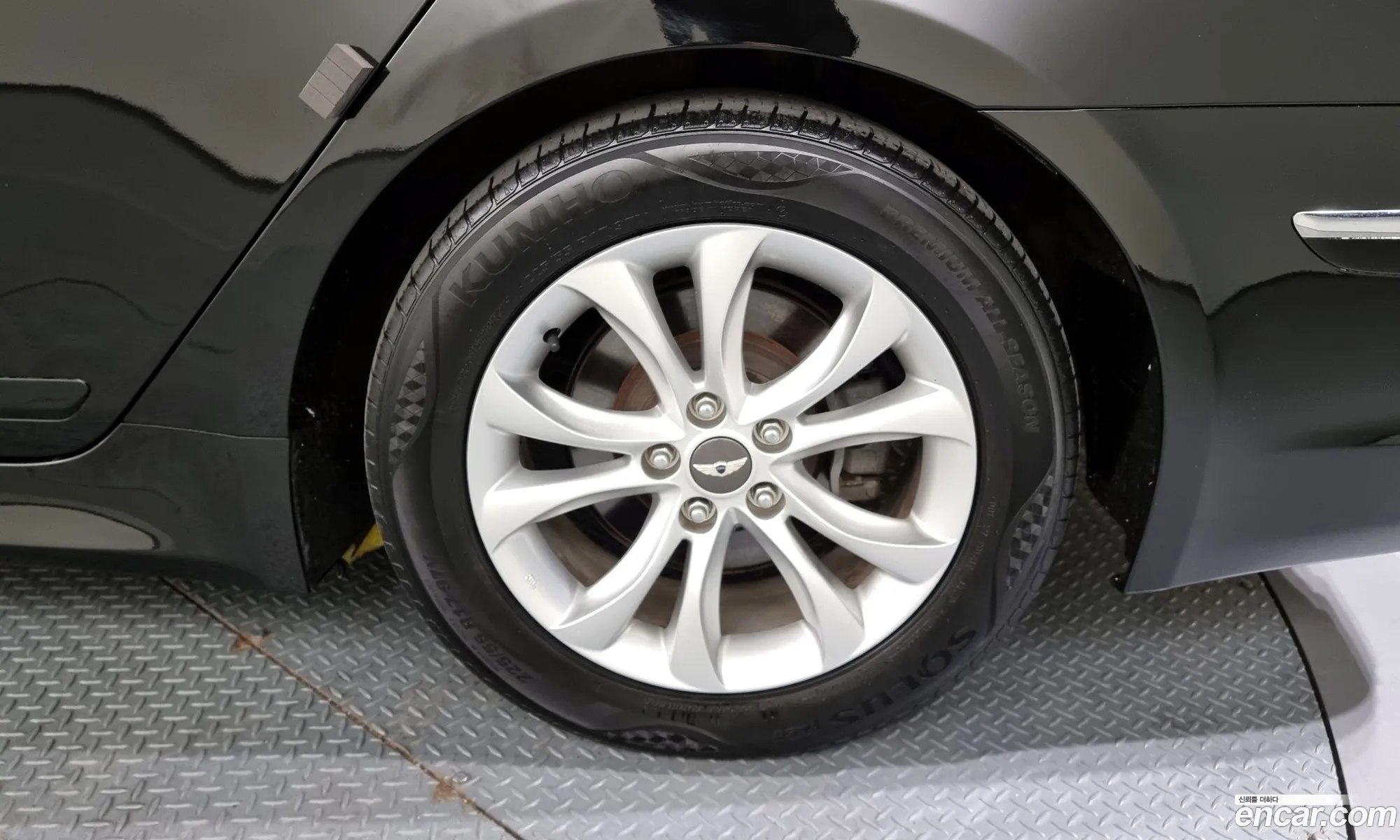 Hyundai Genesis I Bh330 Grand 2012 - фотография 17915907