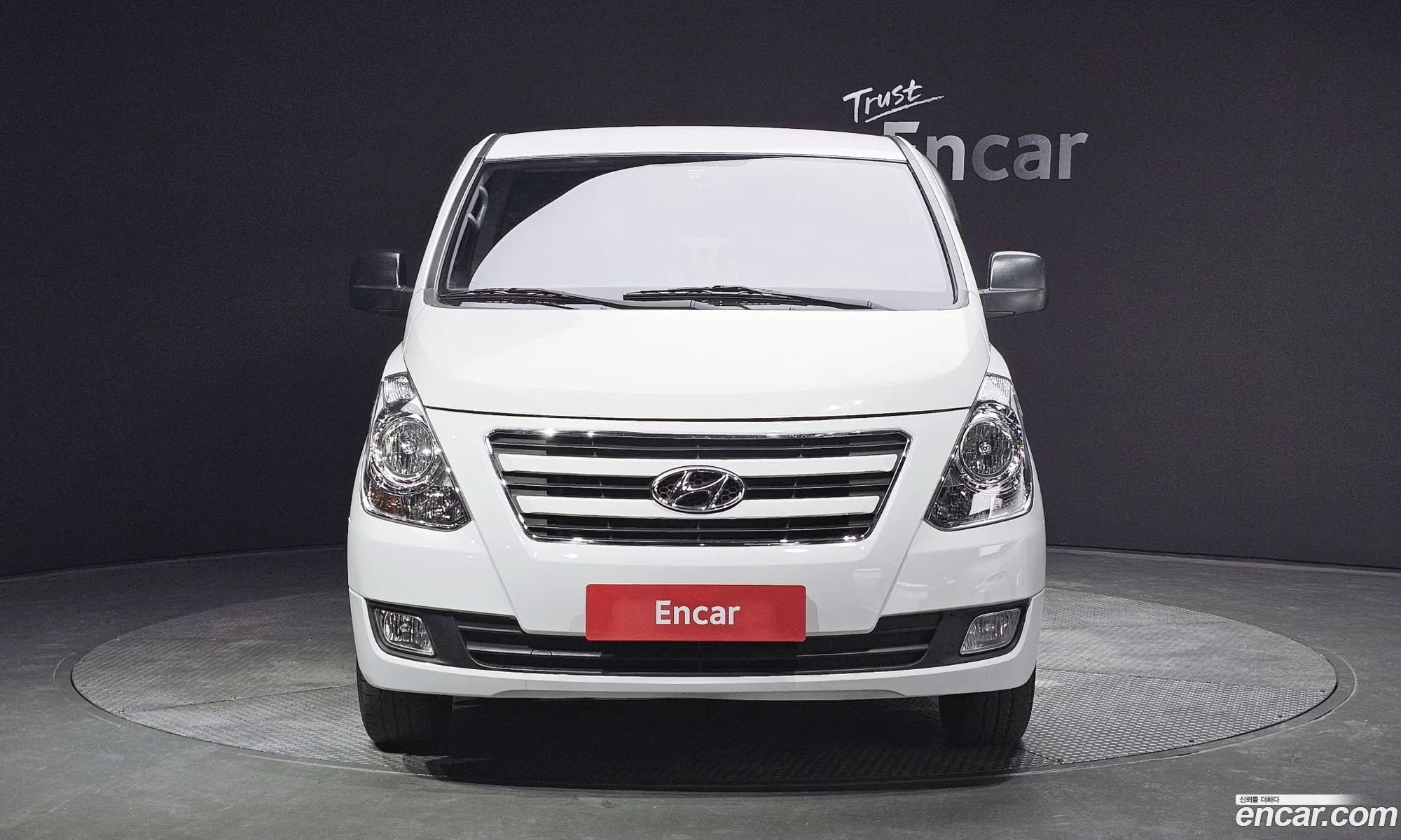 Hyundai Starex 5-Seater Van 2018 - фотография 11390425
