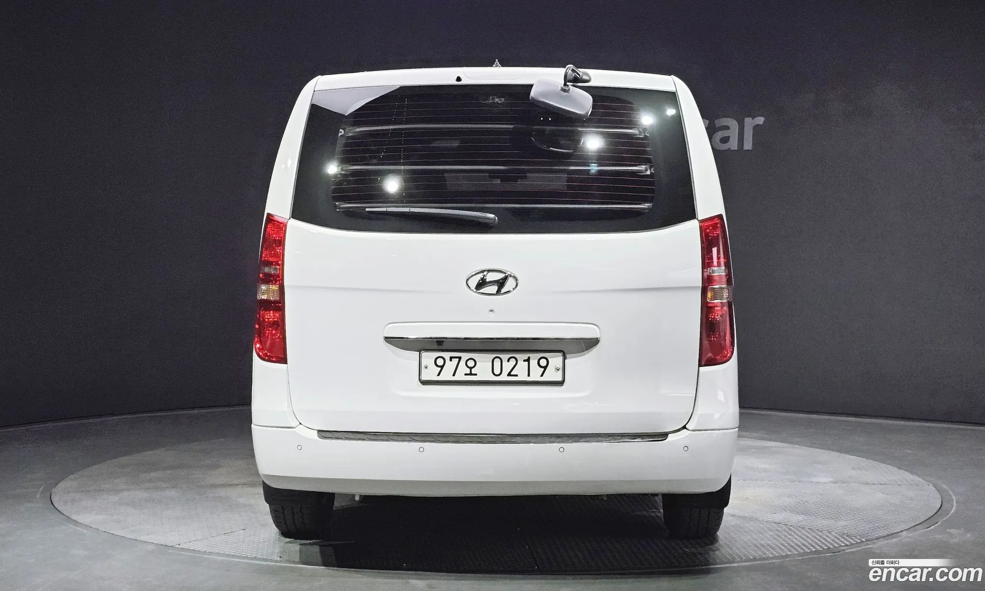 Hyundai Starex 5-Seater Van 2018 - фотография 11390426