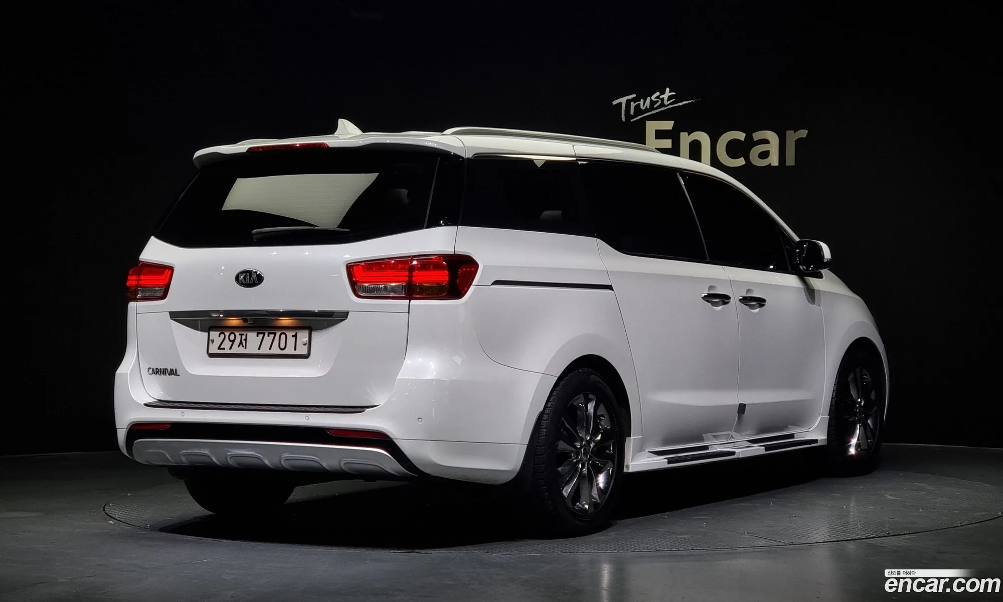 Kia All New Carnival 9-Seater Noblesse - фотография 11103455