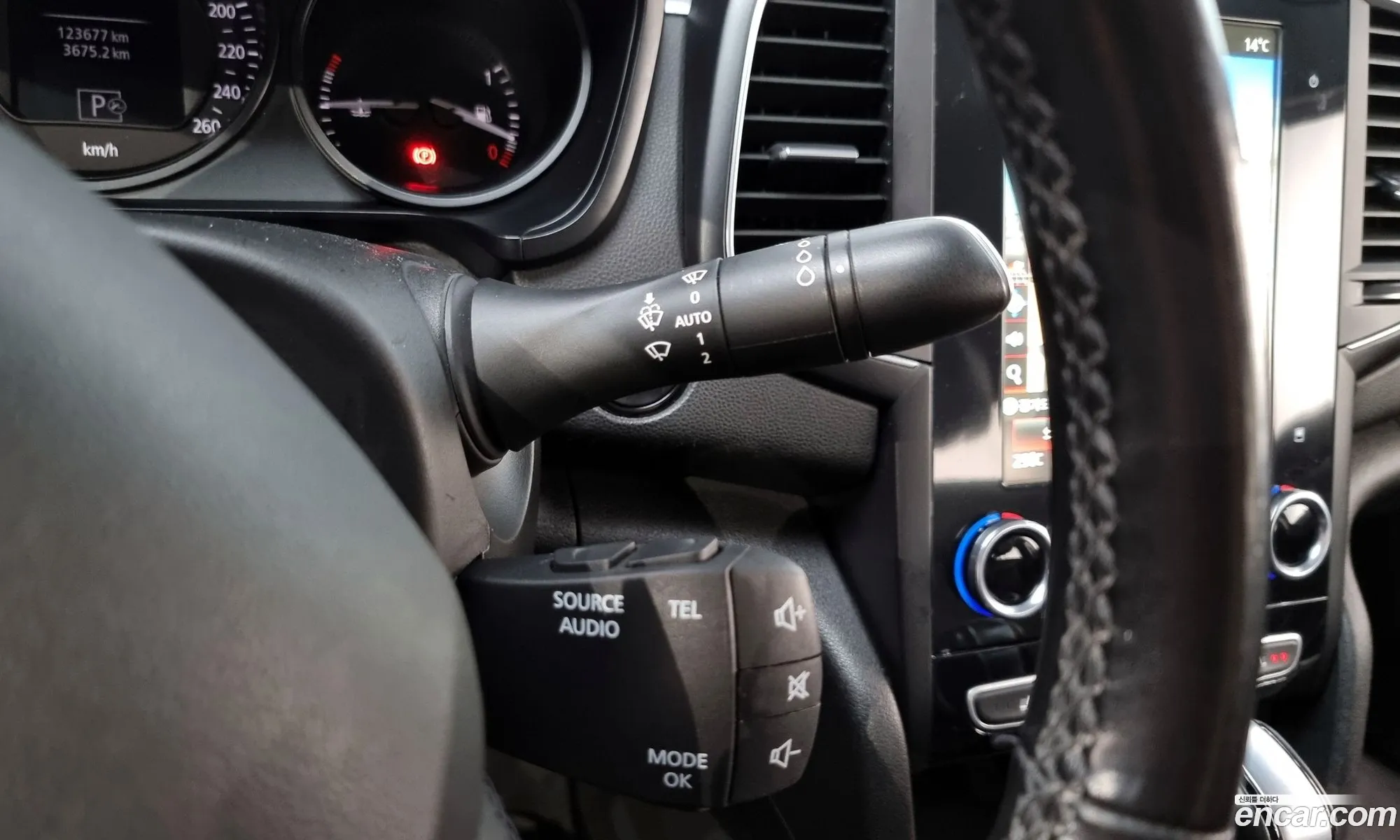 Sm6 20 Lpe Se Rent -A -Car - фотография 12640376