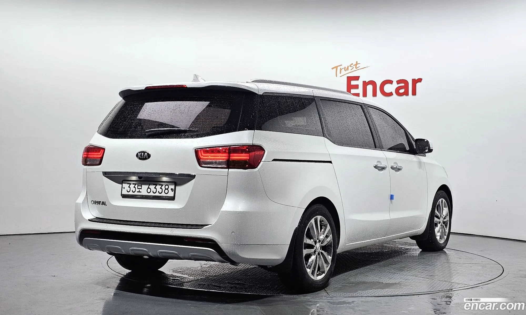 Kia Carnival 9-Seater Prestige 2016 - фотография 15975998