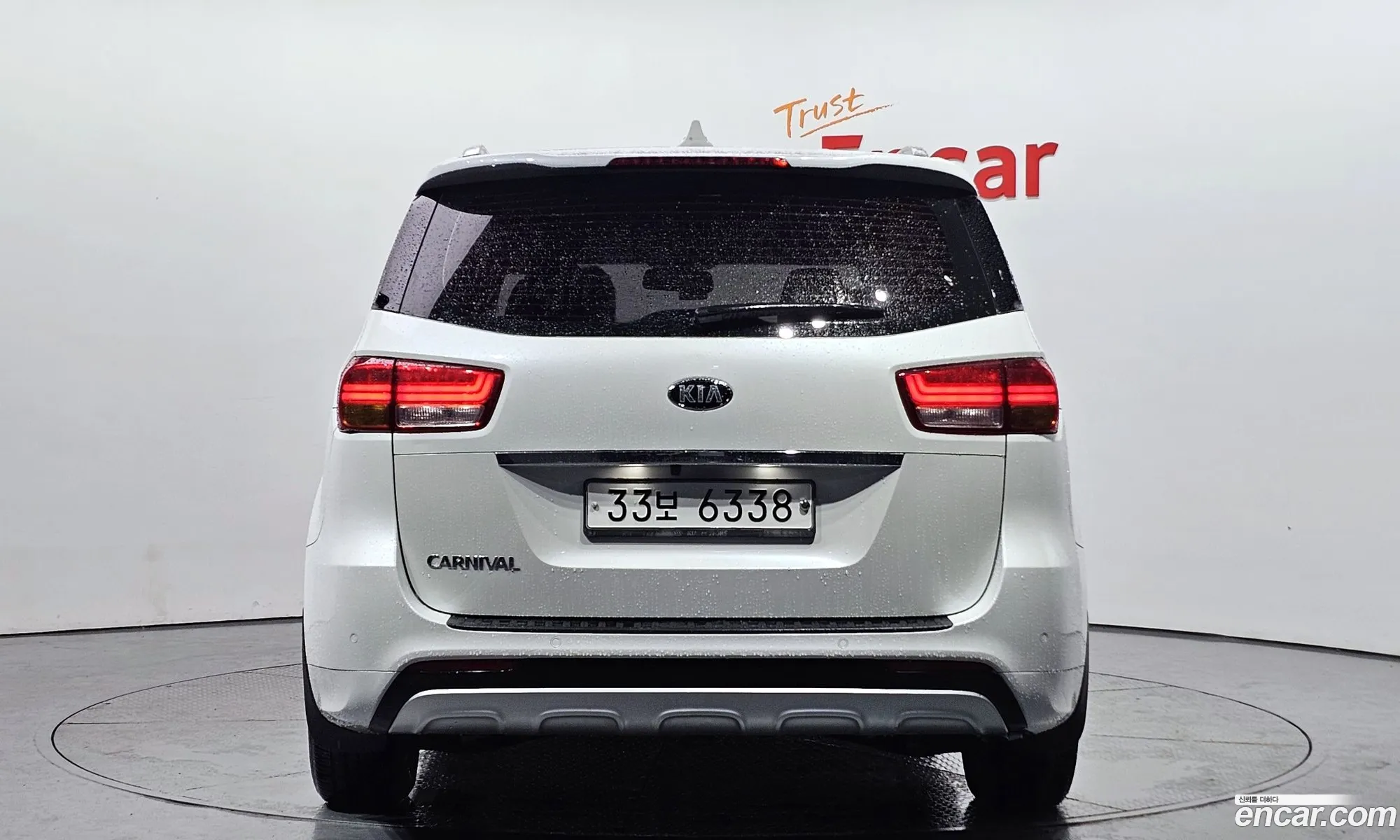 Kia Carnival 9-Seater Prestige 2016 - фотография 15976002