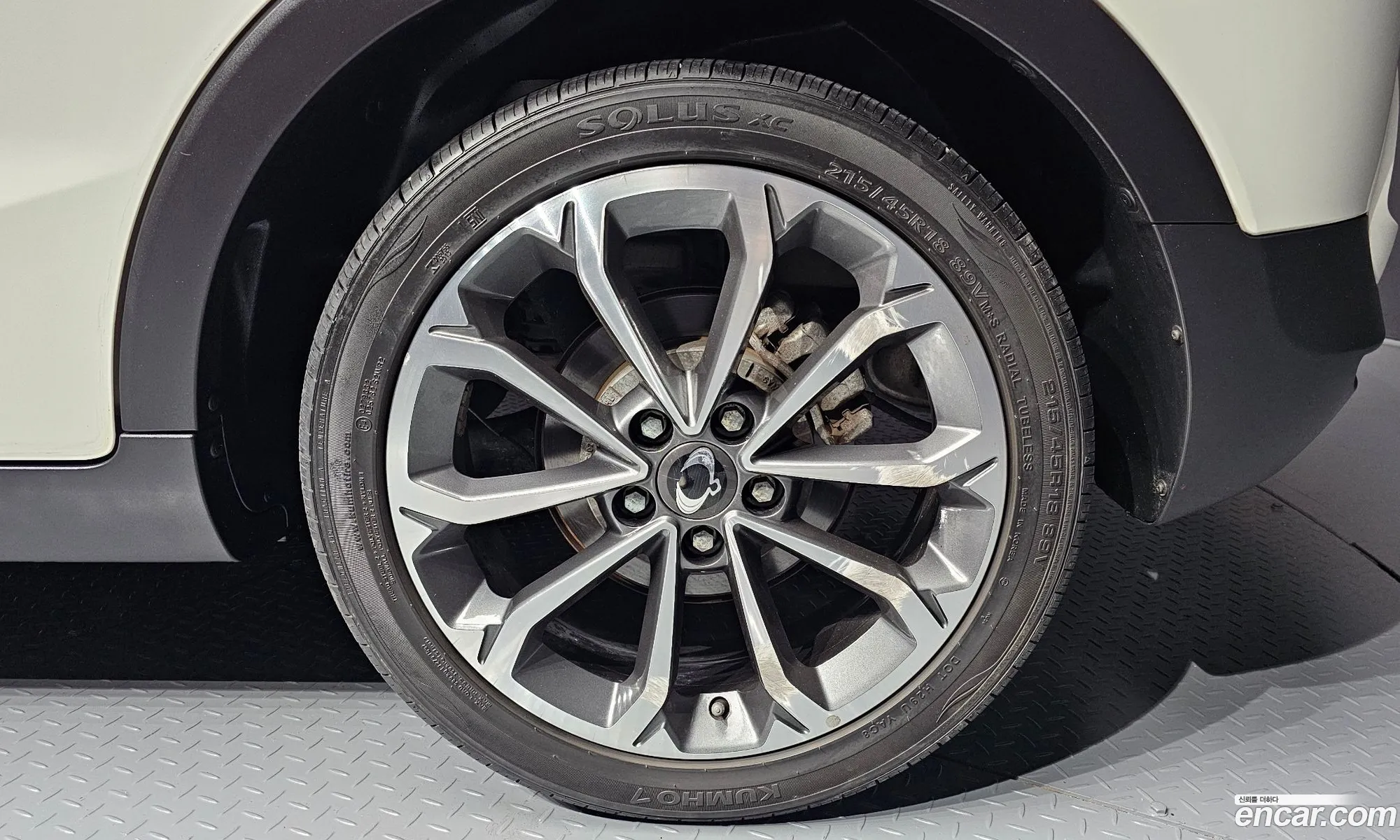 Kg Mobility Ssangyong Tivoli Armor Diesel Gear Edition 4Wd - фотография 7750384