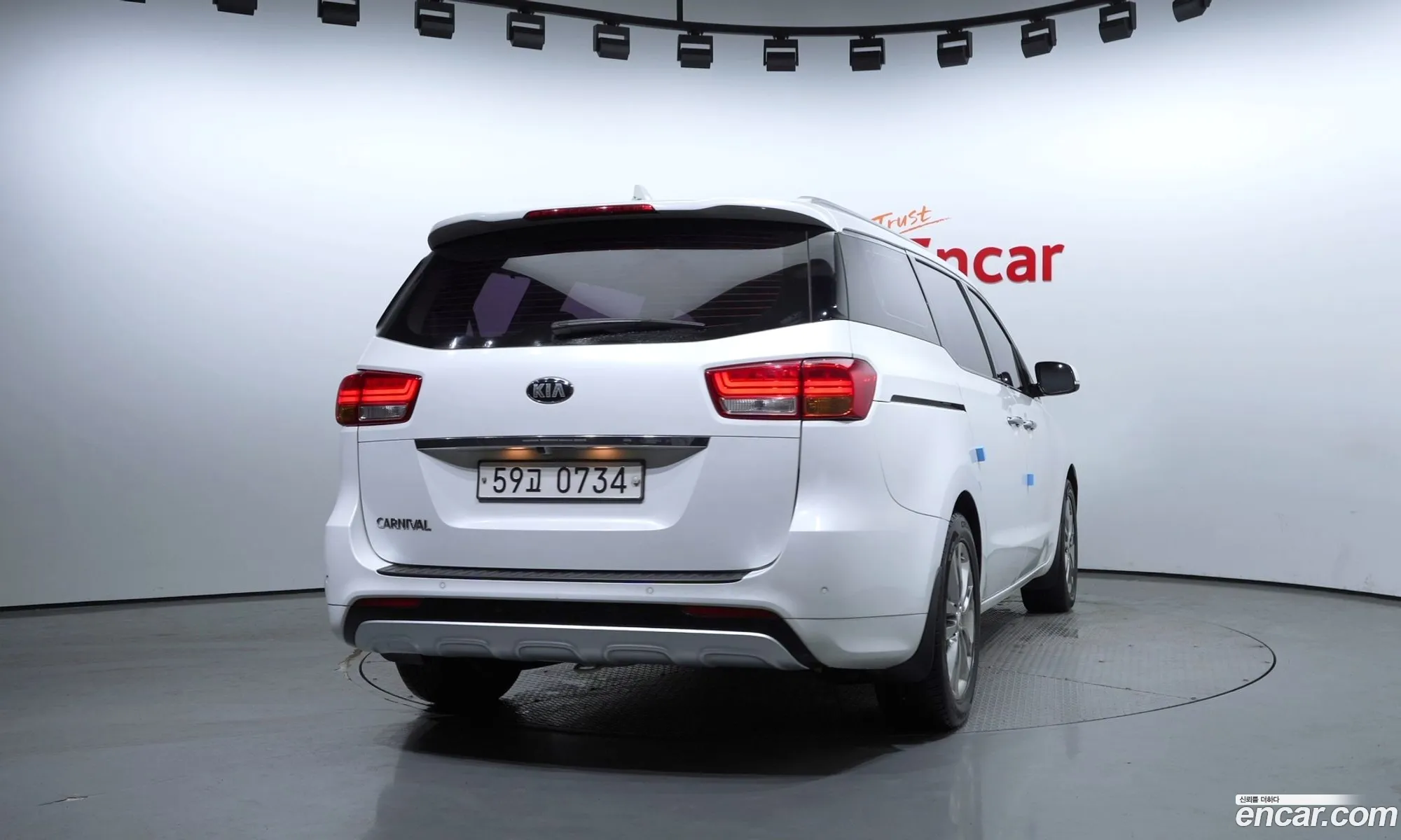 Kia Carnival 9-Seater Prestige 2017 - фотография 15698763
