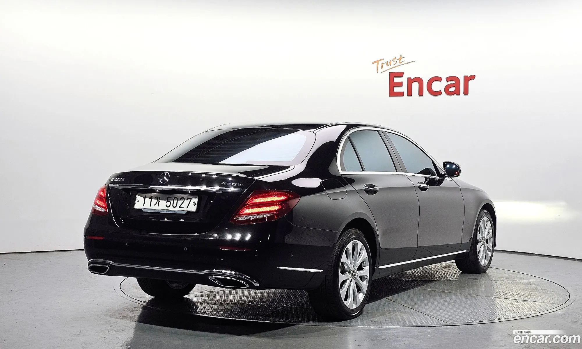 Mercedes-Benz E-Klasse E220D 4Matic Exclusive 2017 - фотография 12376396
