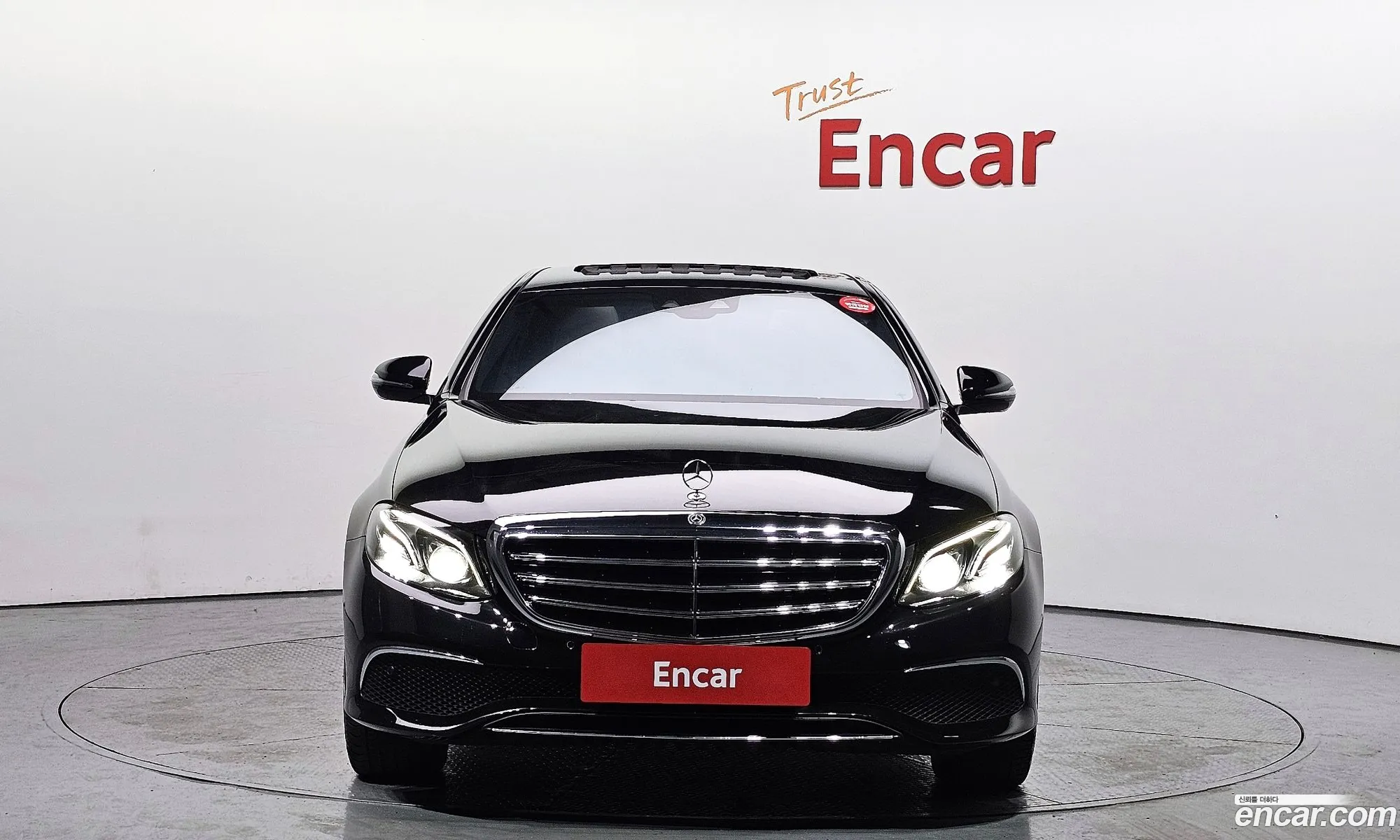Mercedes-Benz E-Klasse E220D 4Matic Exclusive 2017 - фотография 12376397