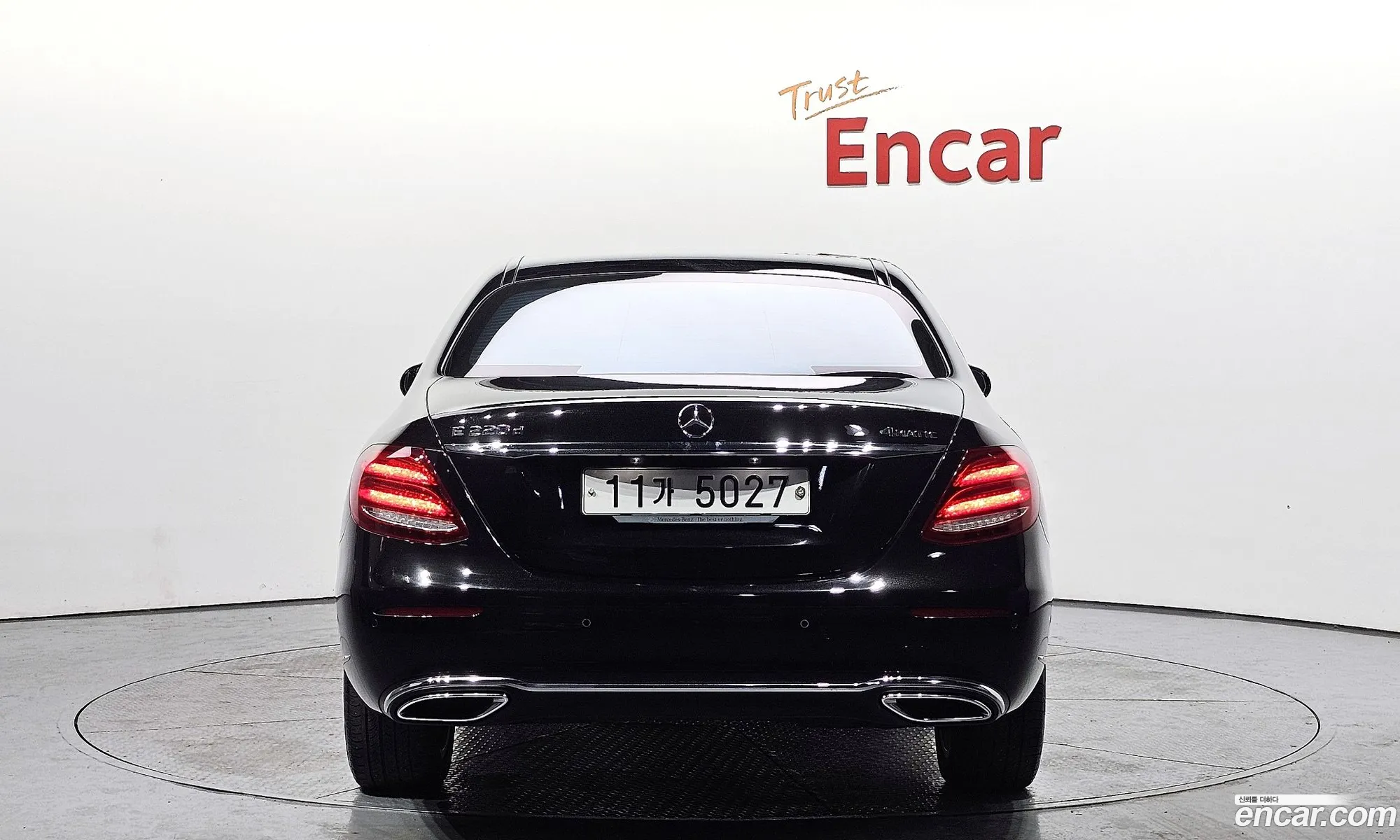 Mercedes-Benz E-Klasse E220D 4Matic Exclusive 2017 - фотография 12376398