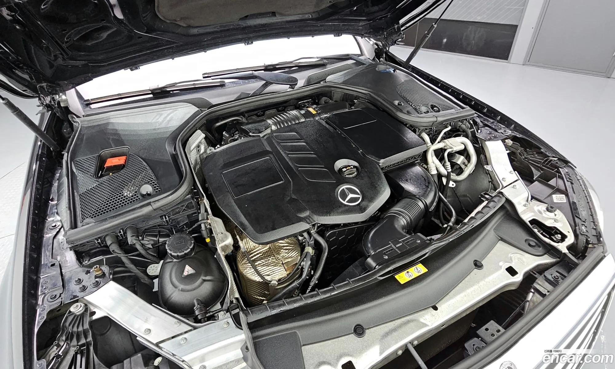 Mercedes-Benz E-Klasse E220D 4Matic Exclusive 2017 - фотография 12376400