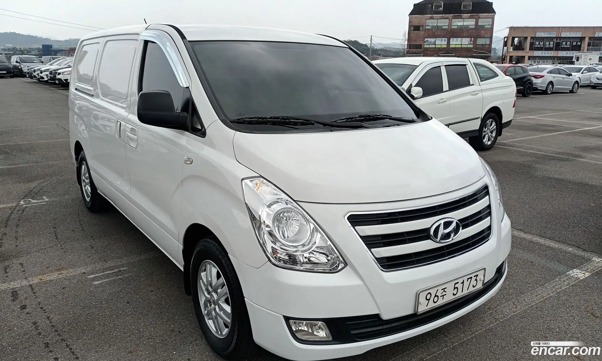 Hyundai Starex 3-Seater Van 2015 - фотография 14332783