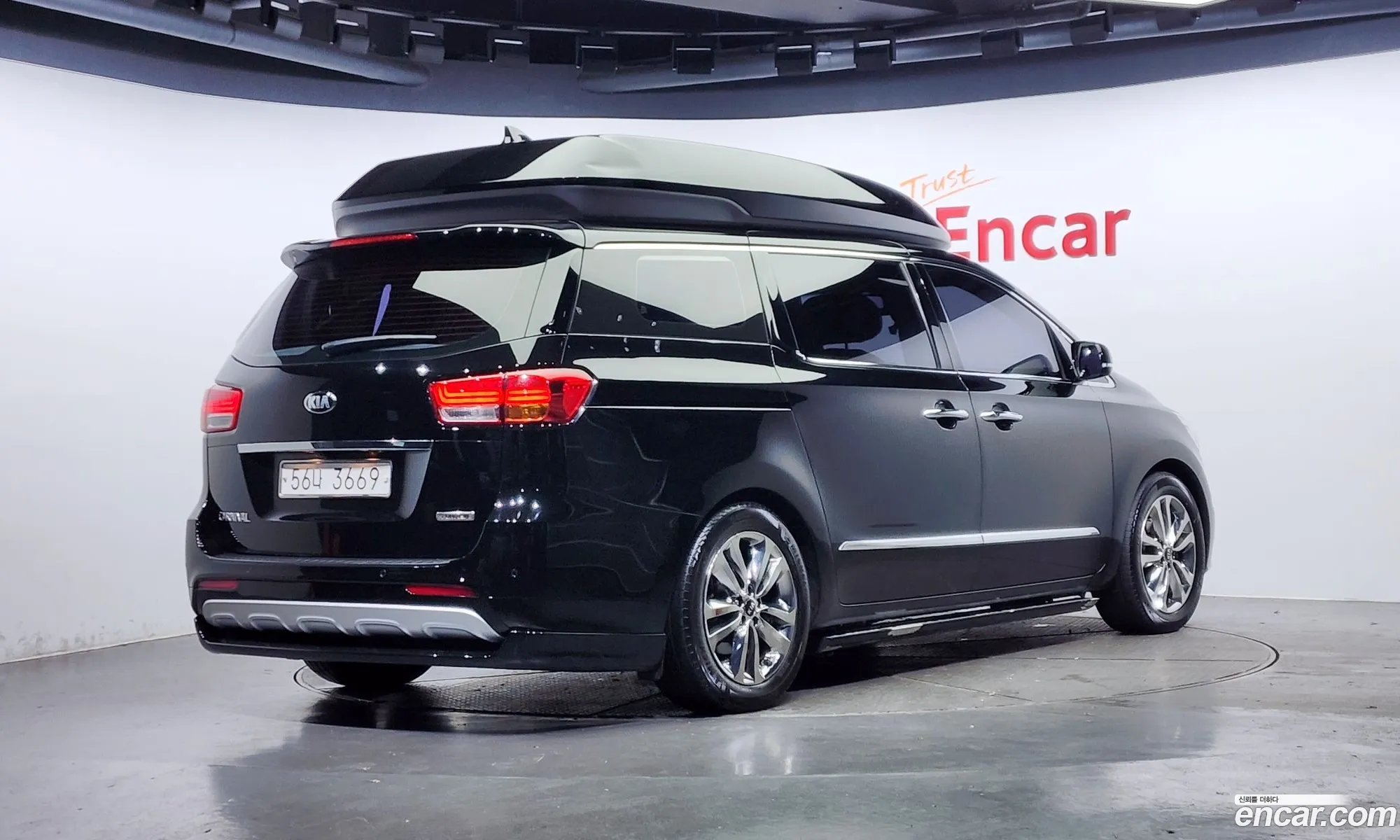 Kia Carnival 9-Seater High Limousine 2015 - фотография 11070585