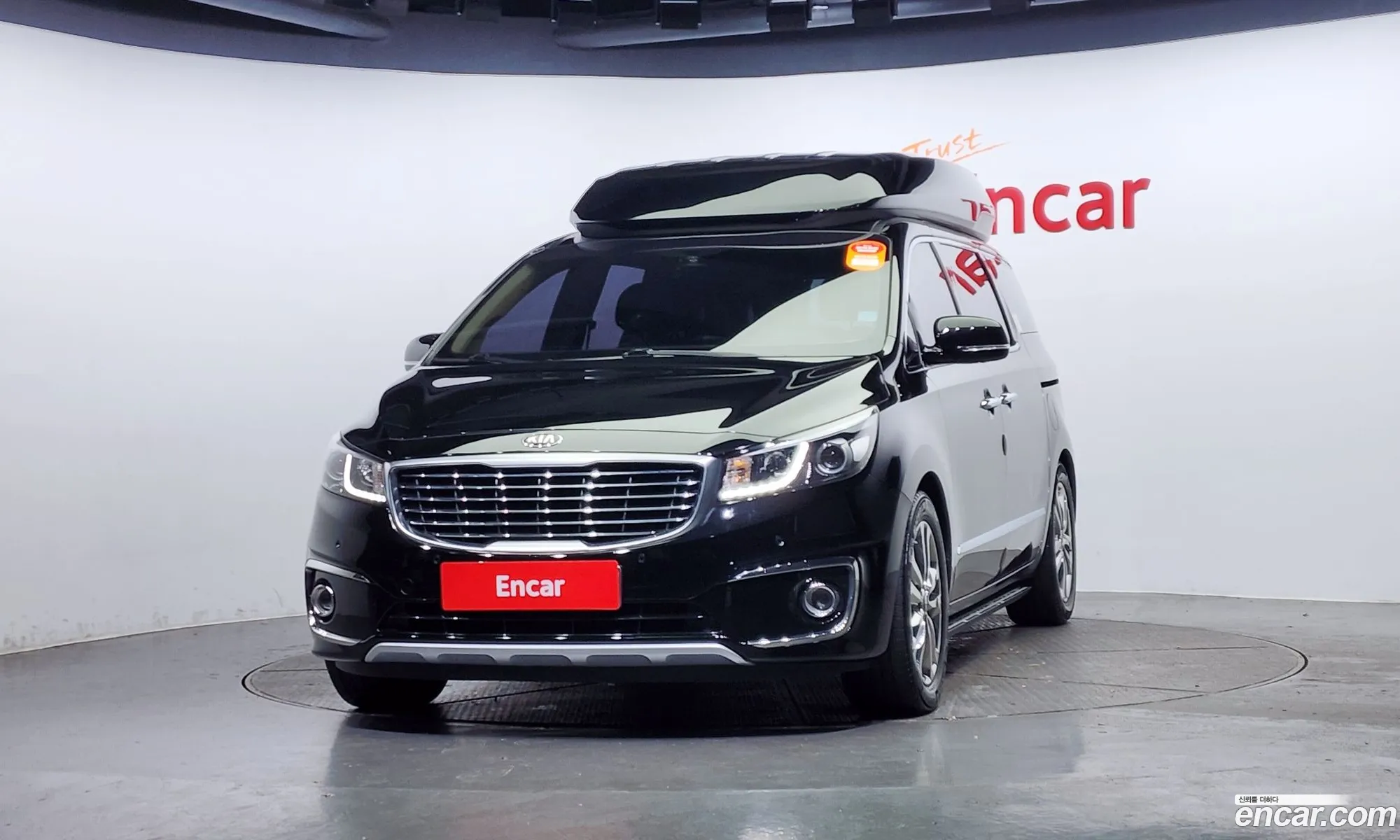 Kia Carnival 9-Seater High Limousine 2015 - фотография 11070586
