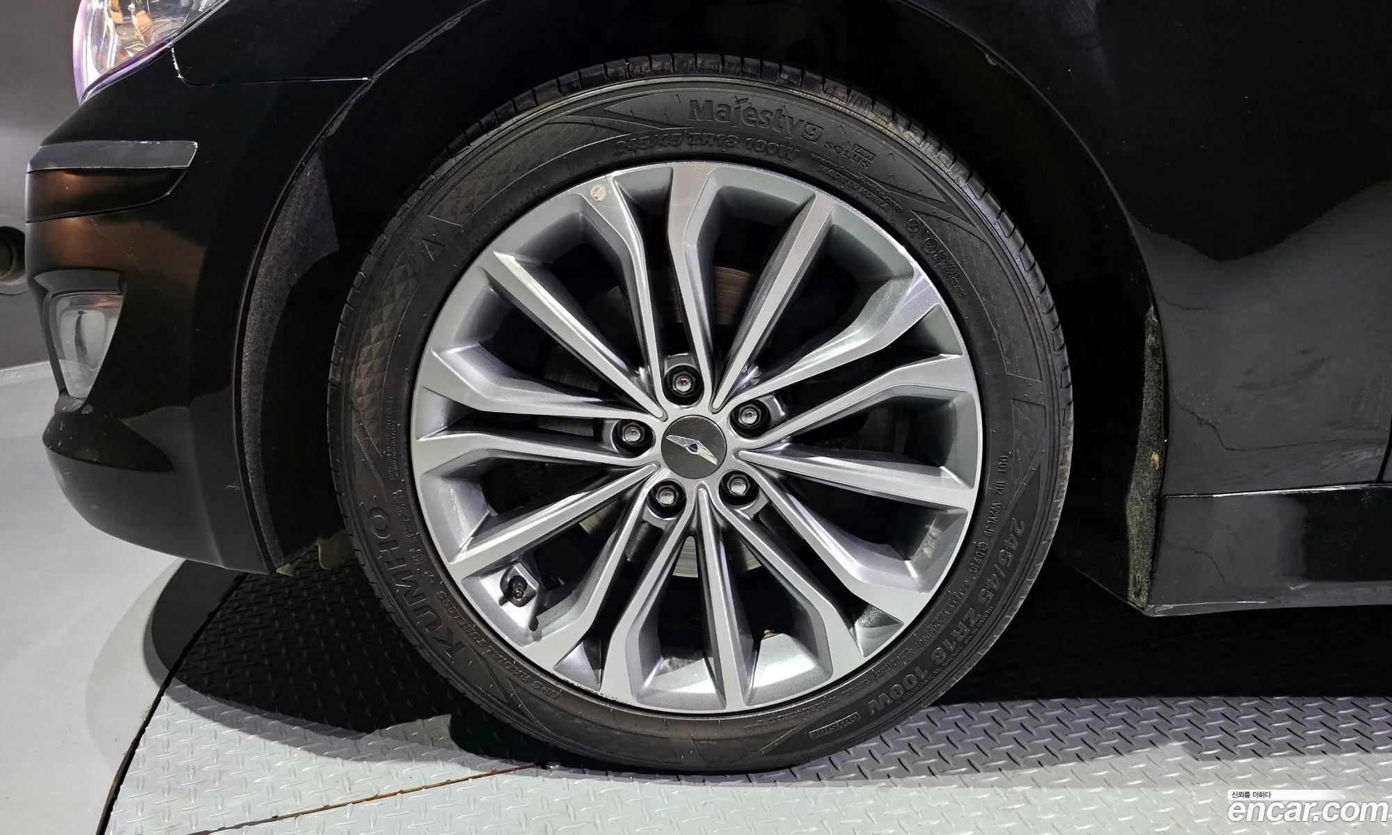 Hyundai Genesis I Bh330 Grand 2012 - фотография 12263255