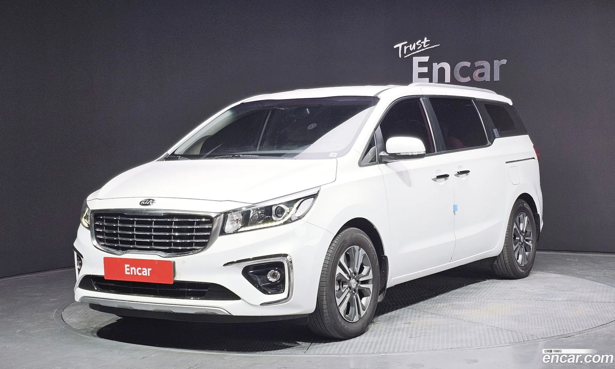 Kia The New Carnival 9-Seater Luxury - фотография 11408814