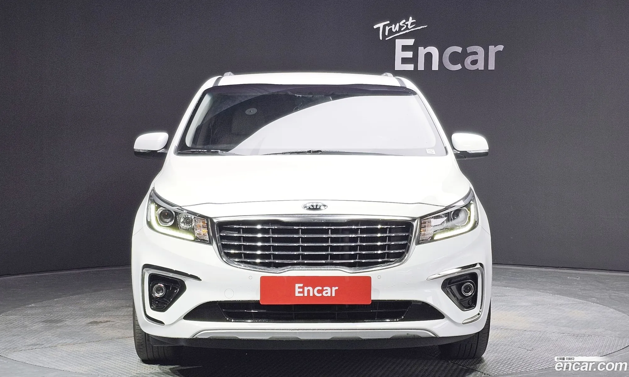 Kia The New Carnival 9-Seater Luxury - фотография 11408816