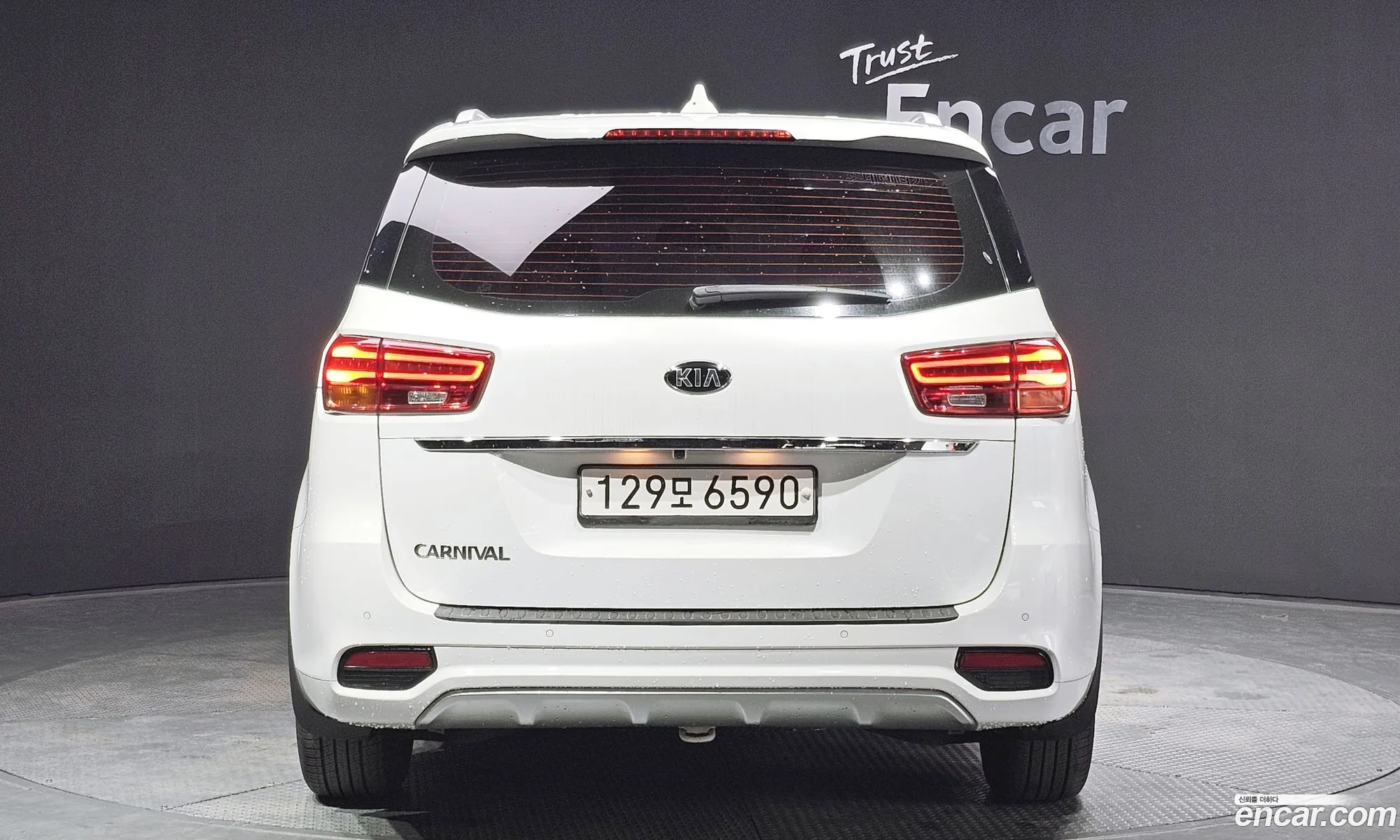 Kia The New Carnival 9-Seater Luxury - фотография 11408817