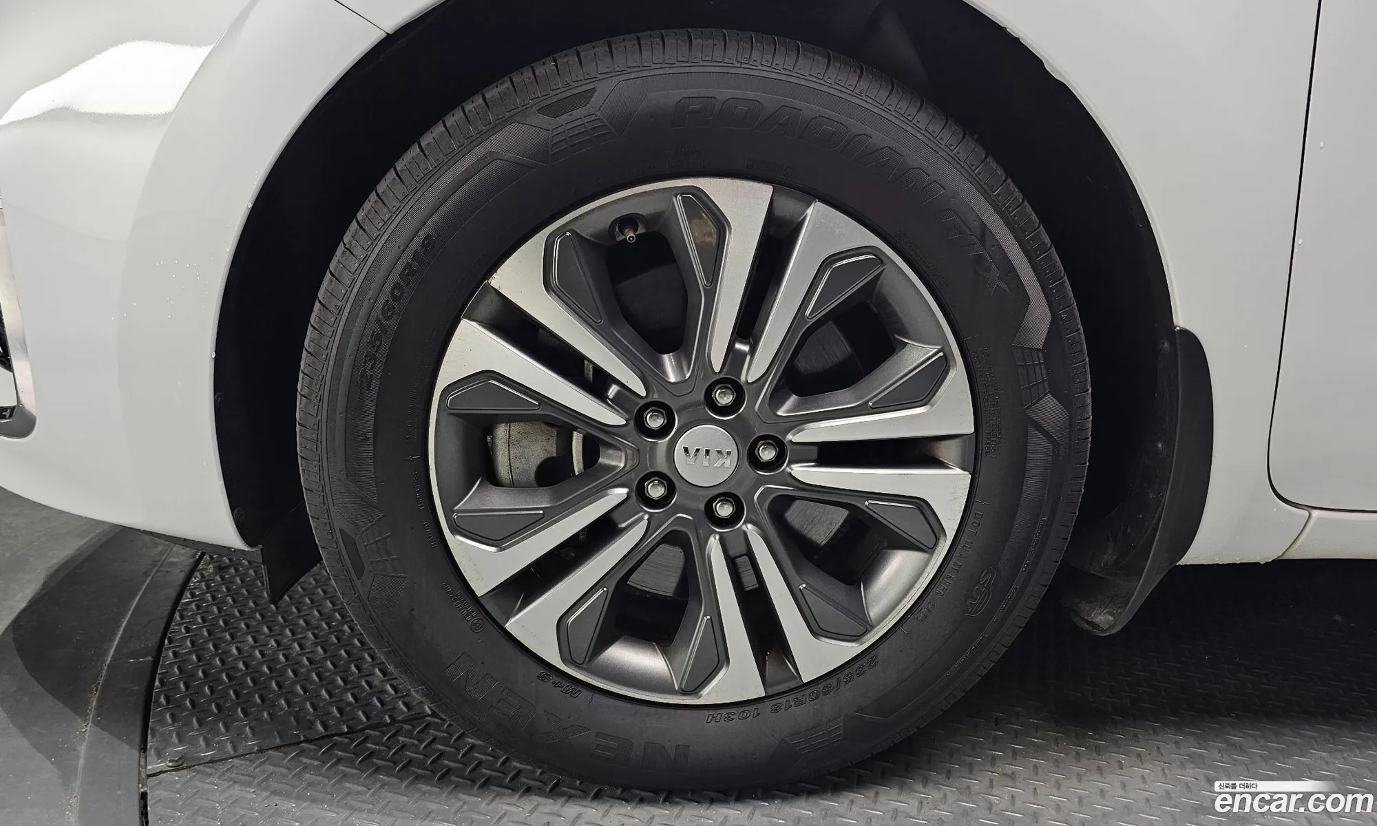 Kia The New Carnival 9-Seater Luxury - фотография 11408818