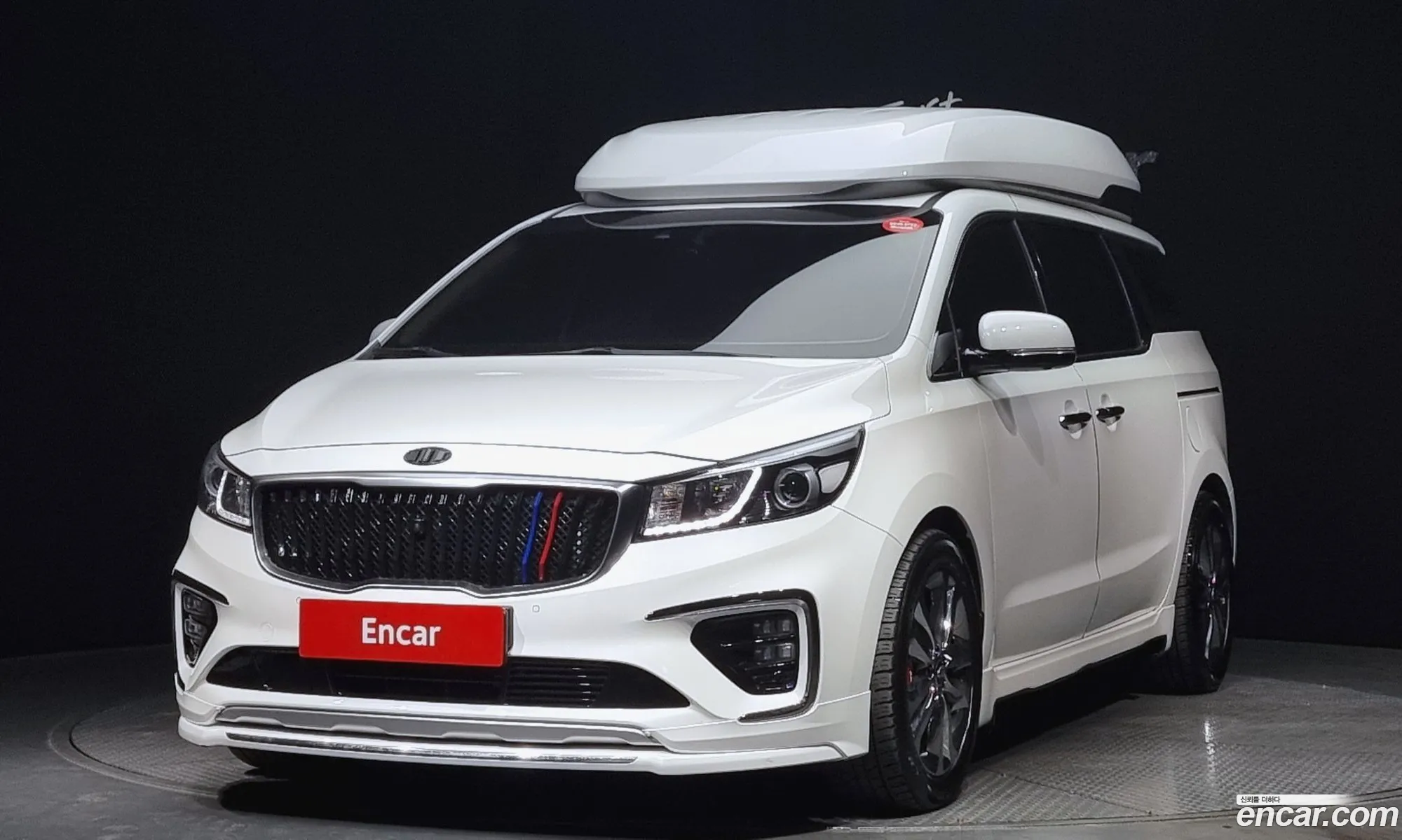 Kia Carnival 9-Seater High Limousine 2016 - фотография 18254548
