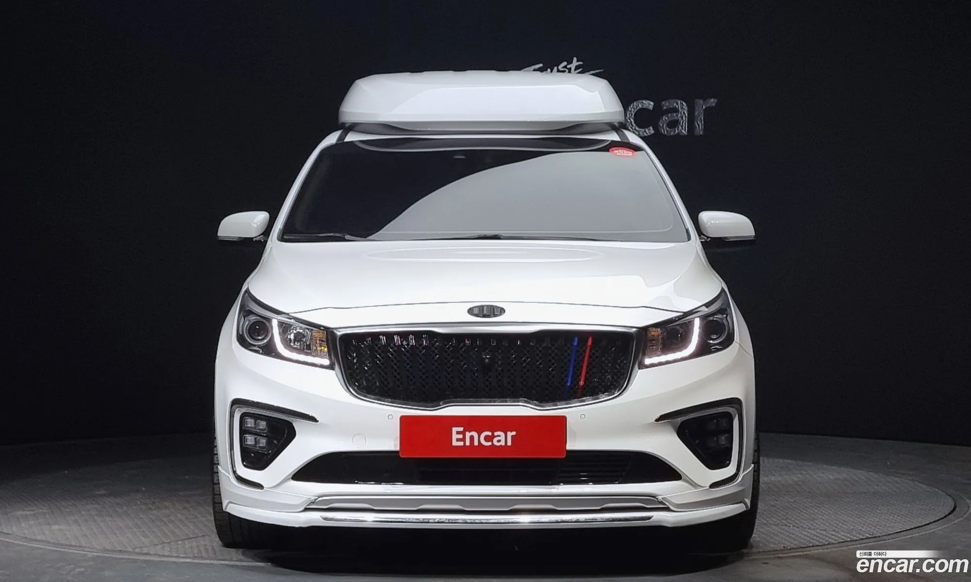 Kia Carnival 9-Seater High Limousine 2016 - фотография 18254550