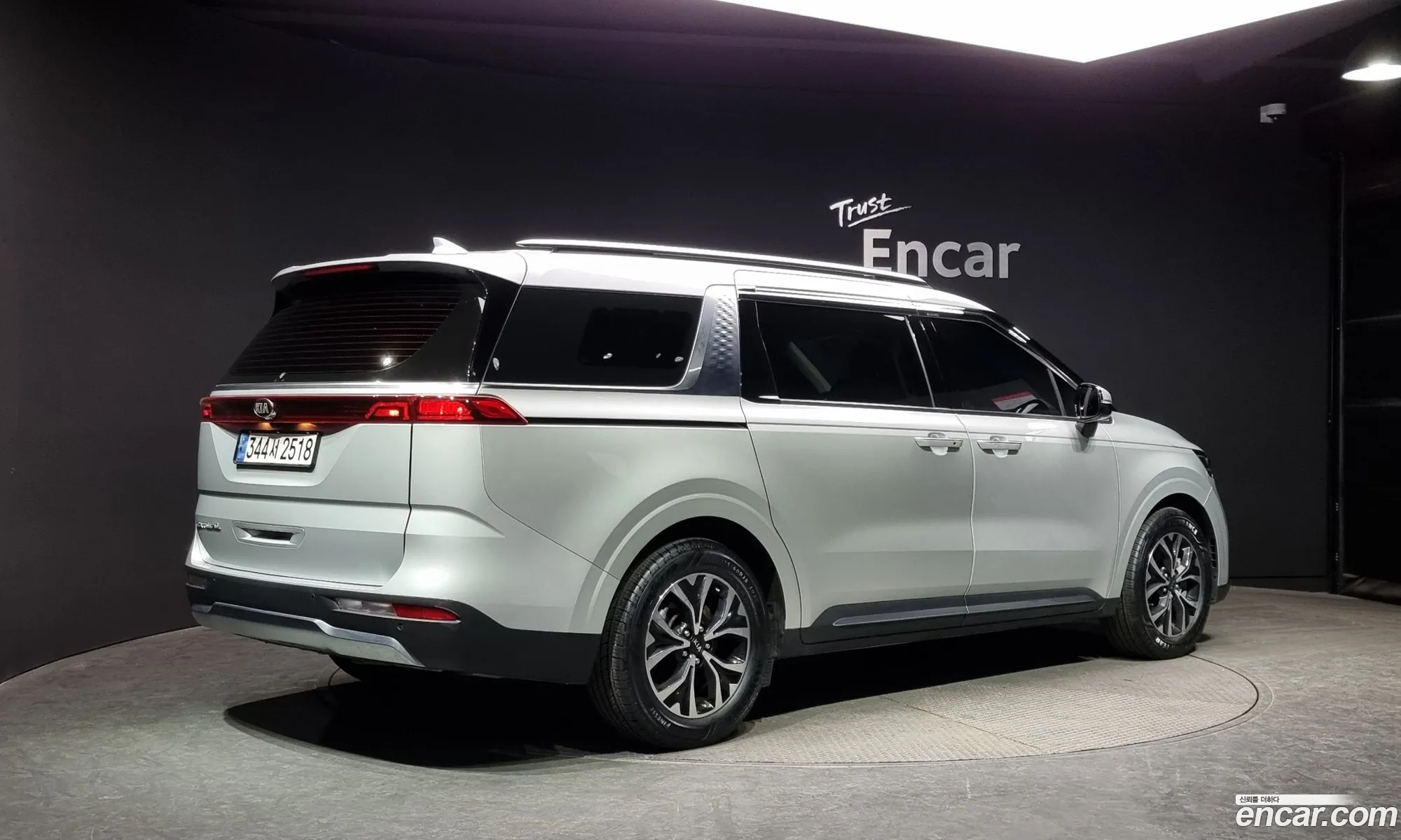 Kia Carnival 9-Seater Signature 2021 - фотография 11498968
