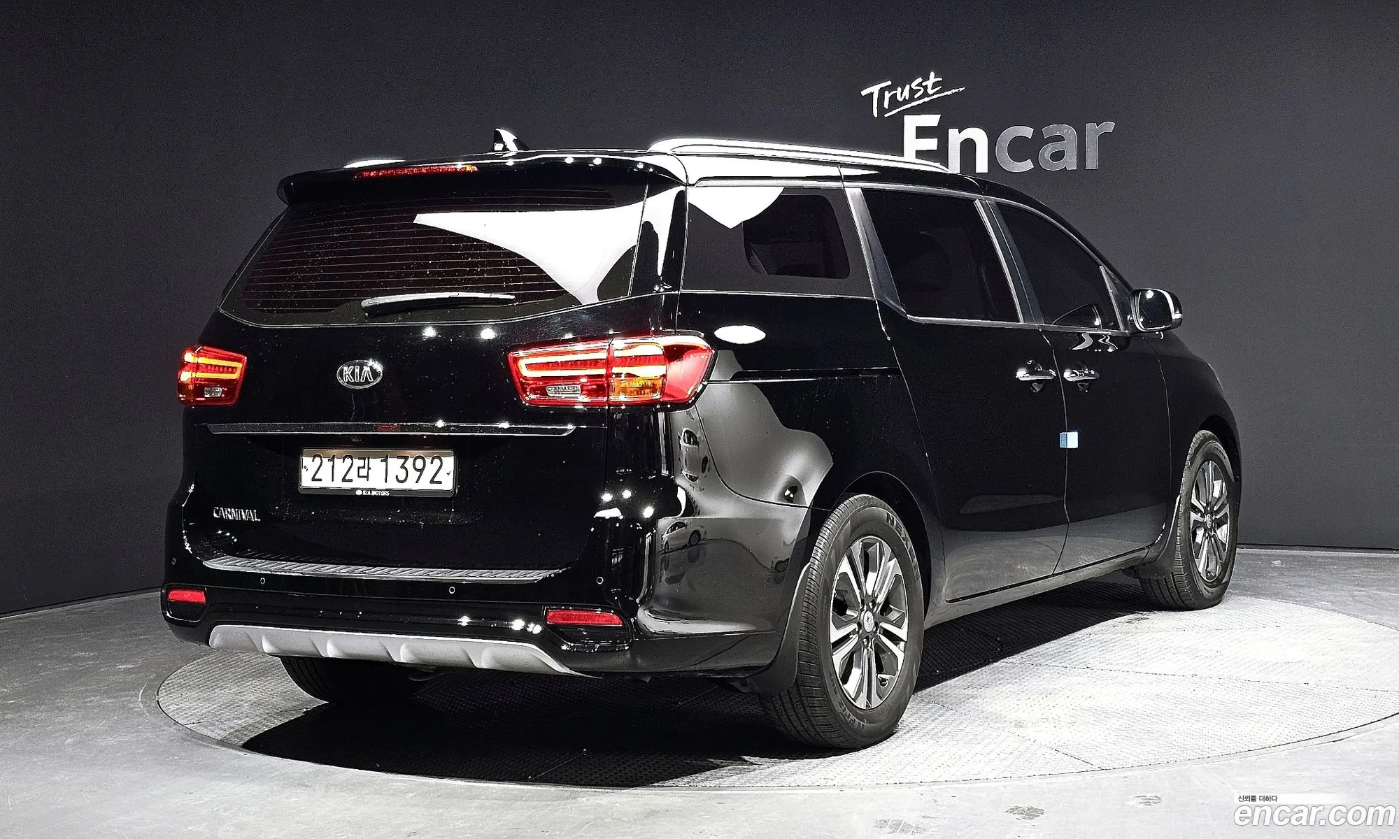 Kia Carnival Iii 9-Seater Luxury 2019 - фотография 12337233