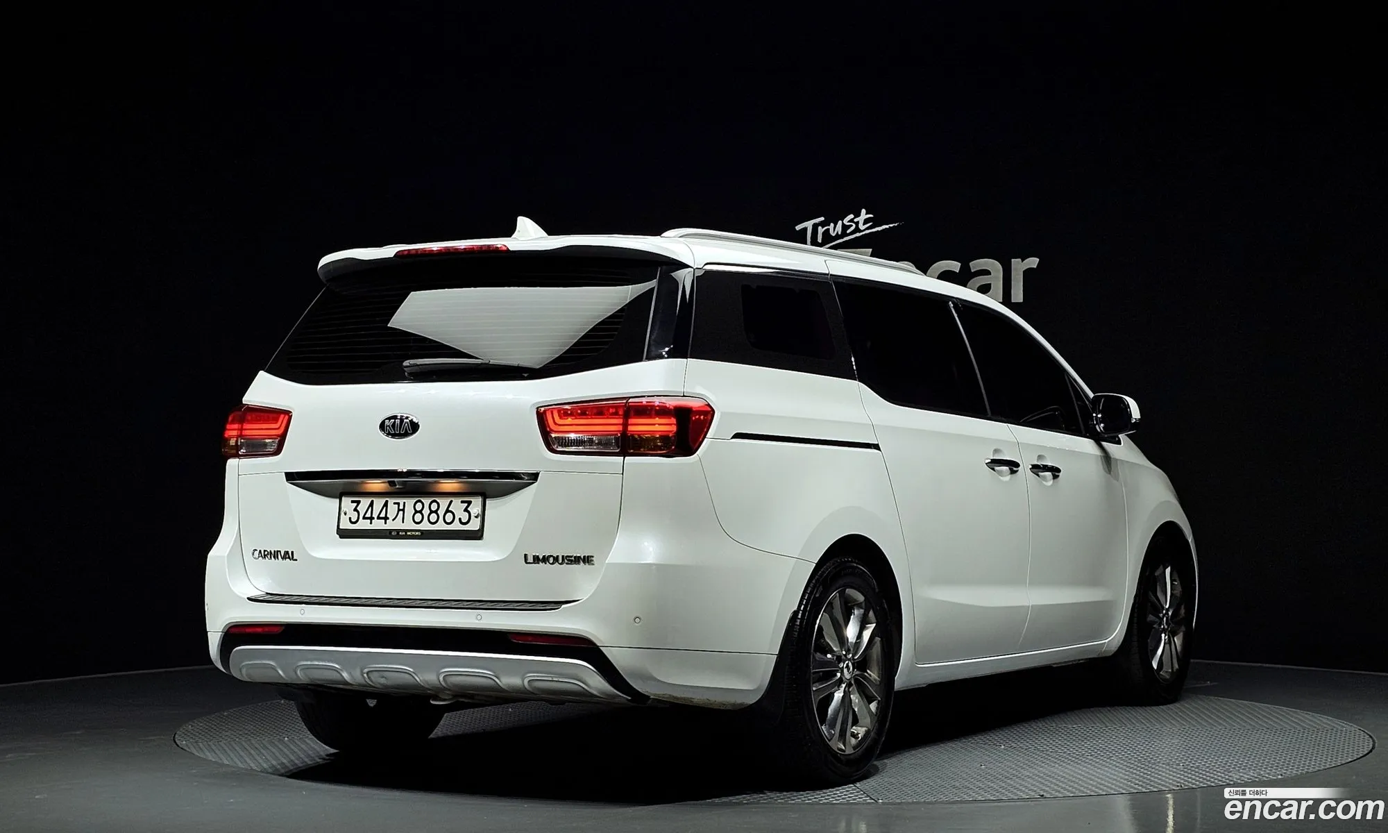 Kia Carnival 7-Seater Limousine 2018 - фотография 14883691