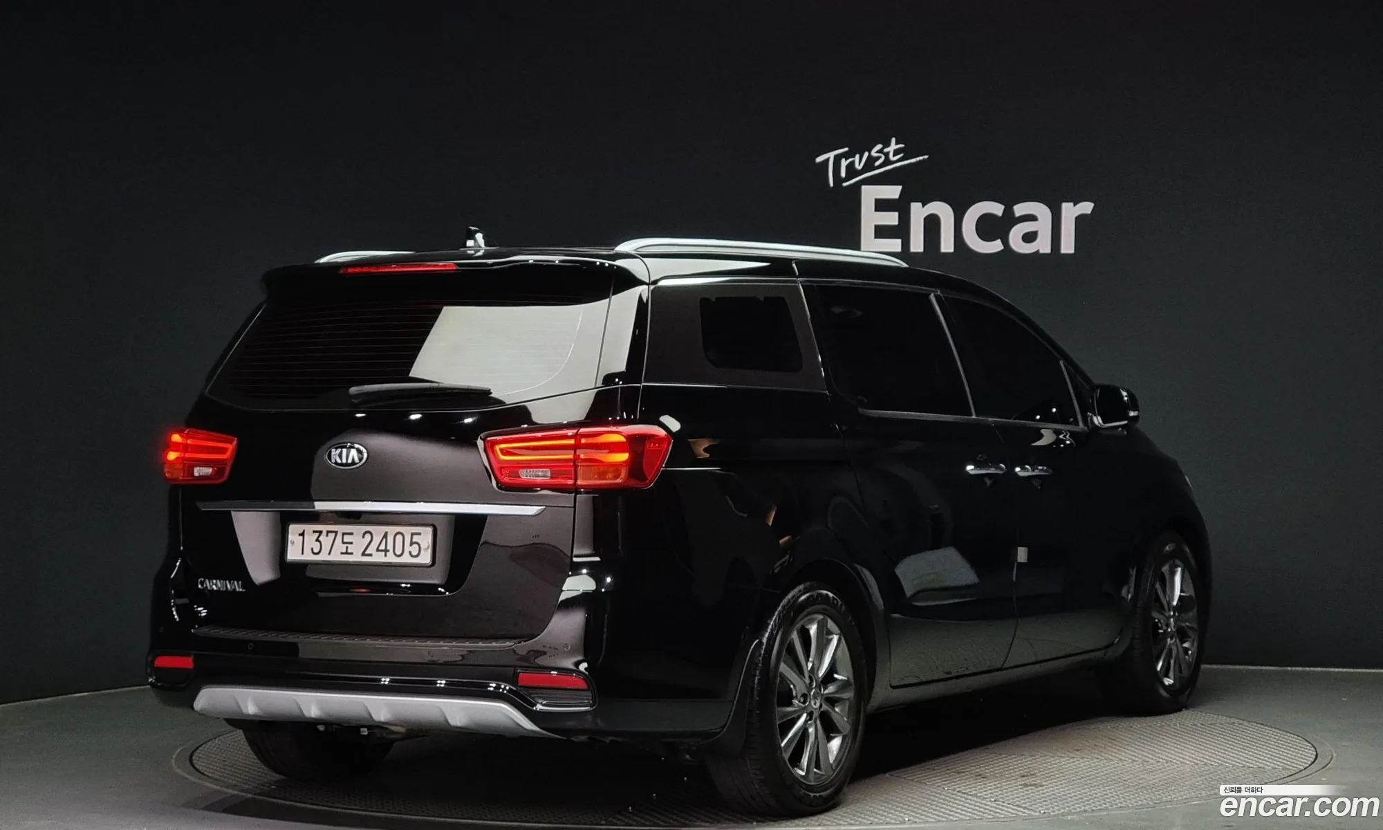 Kia Carnival 9-Seater Prestige 2020 - фотография 15849877