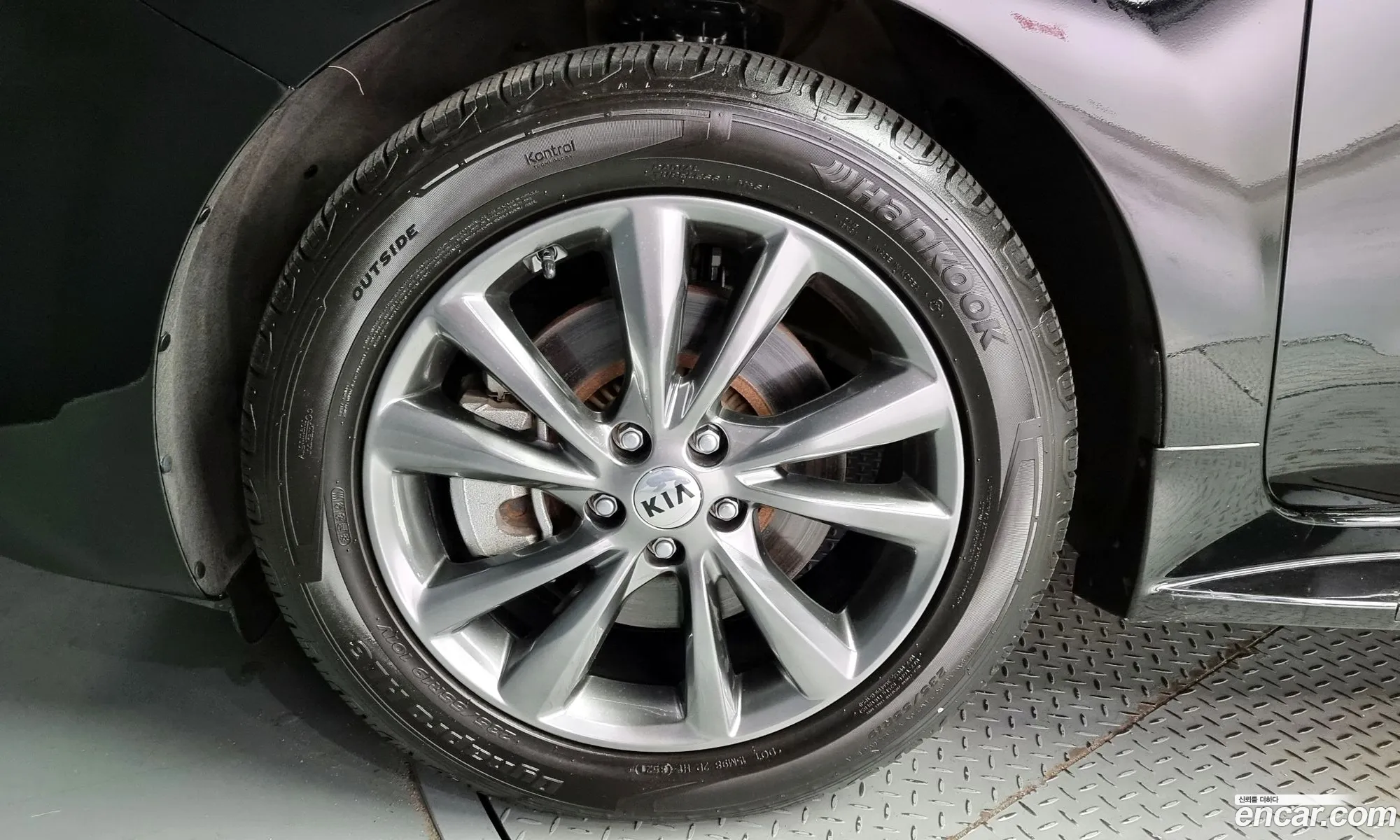 Kia Carnival 9-Seater Prestige 2020 - фотография 15849880