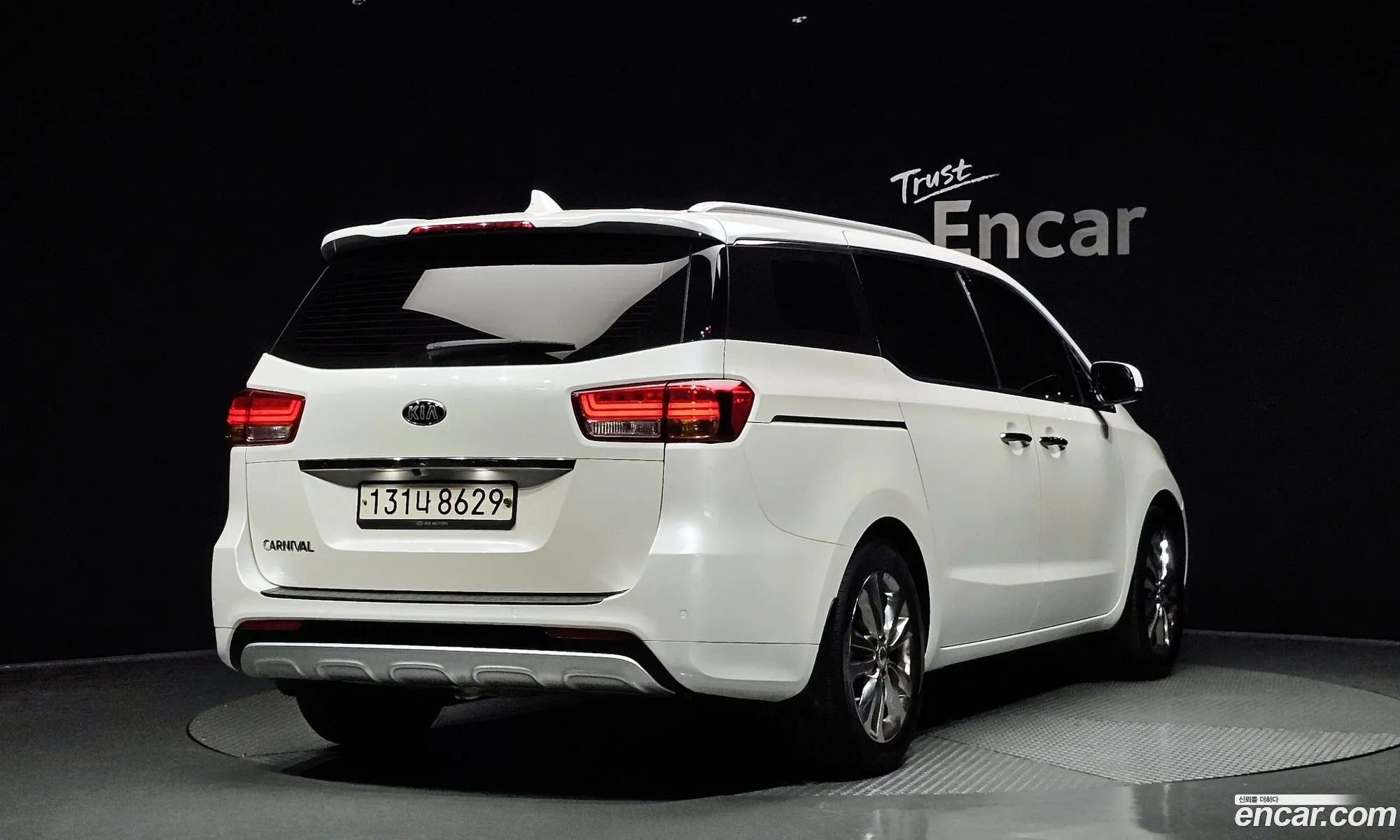 Kia Carnival 9-Seater Prestige 2017 - фотография 18734569